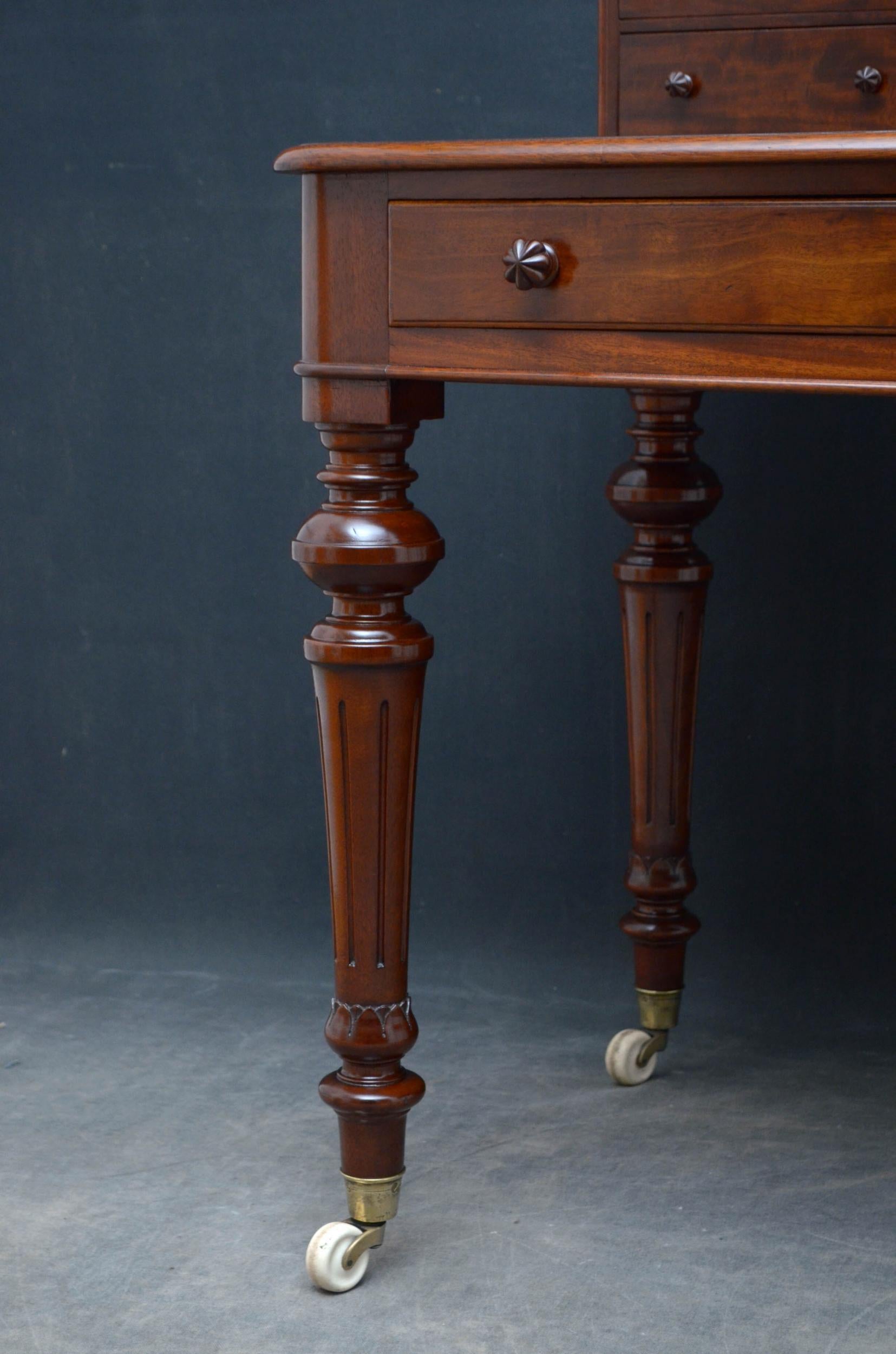 Superb Victorian Figured Mahogany Dressing Table 8