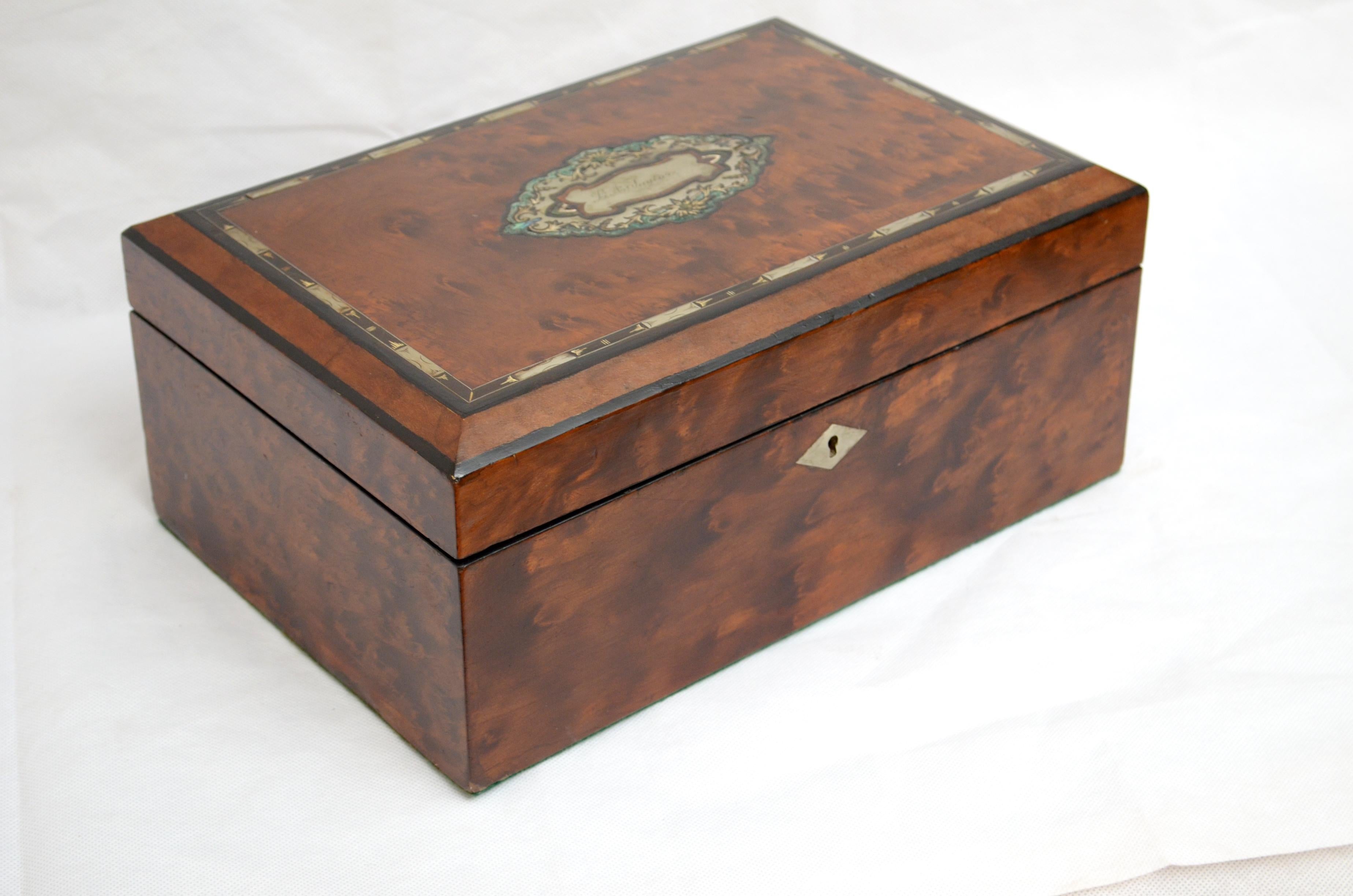K0480 superb Victorian thuyawood jewelry box, having finely inlaid hinged lid enclosing newly lined interior with lift up tray. This antique box has been sympathetically restored and is in home ready condition. UK shipping included, circa