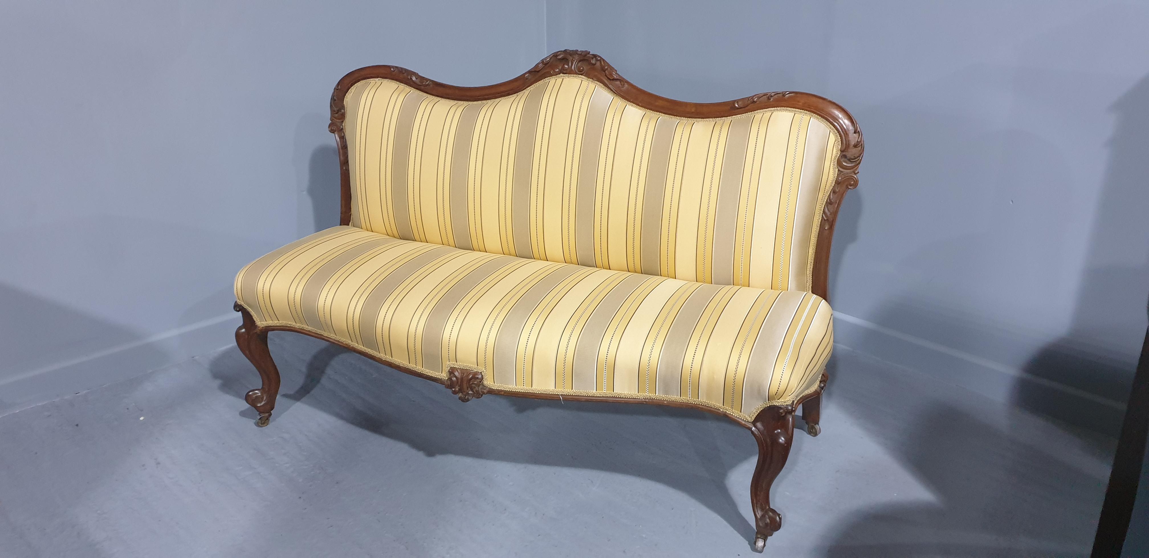 Superbe canapé victorien en acajou en vente 3