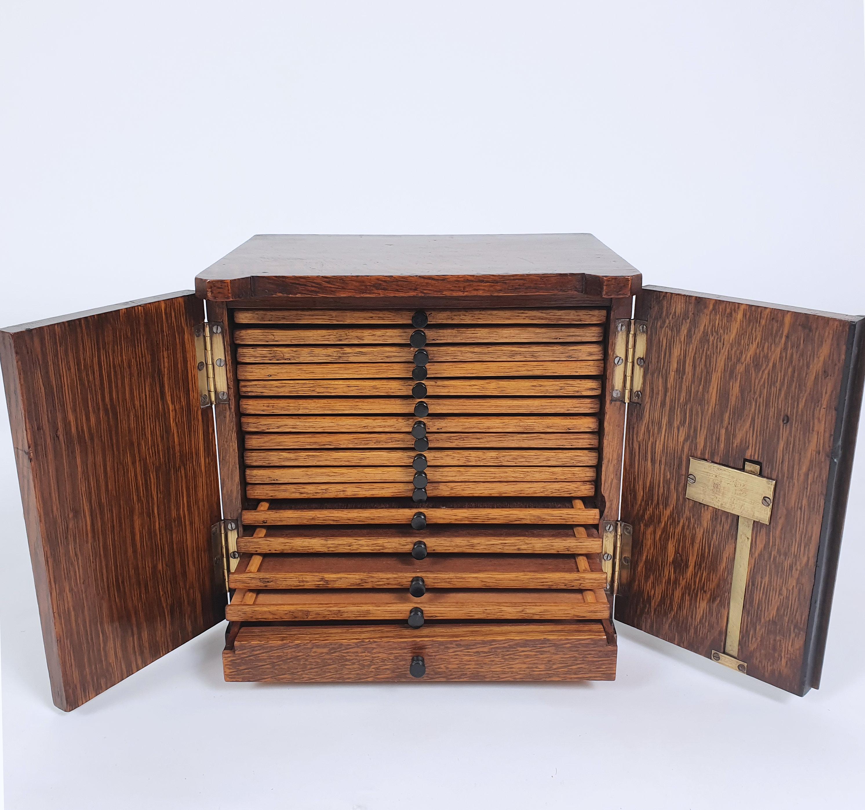 Superb Victorian Oak Table Top Collectors Cabinet In Good Condition In London, west Sussex