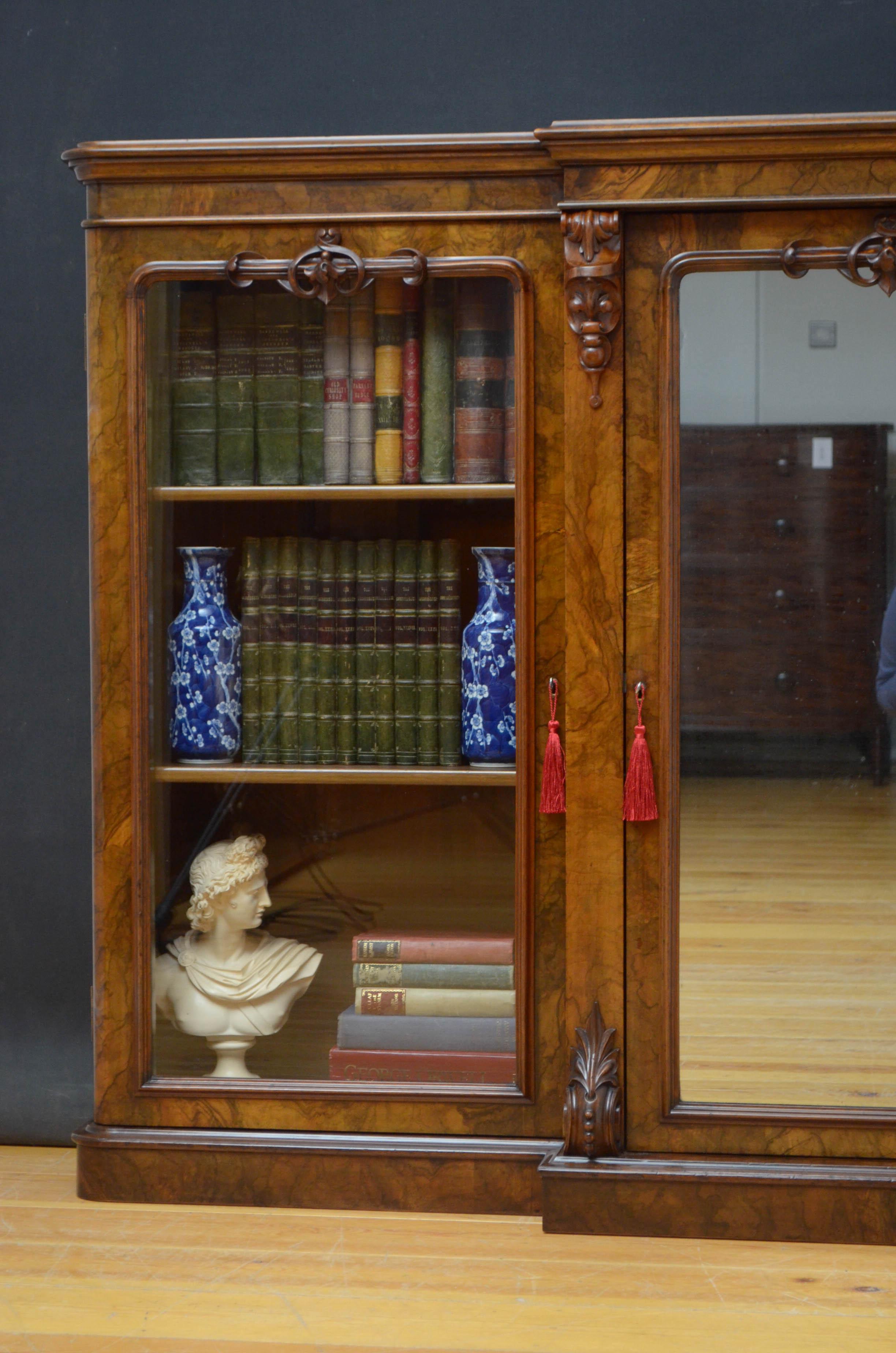 Prächtiges viktorianisches Bücherregal aus Nussbaumholz mit breiter Front im Zustand „Gut“ im Angebot in Whaley Bridge, GB