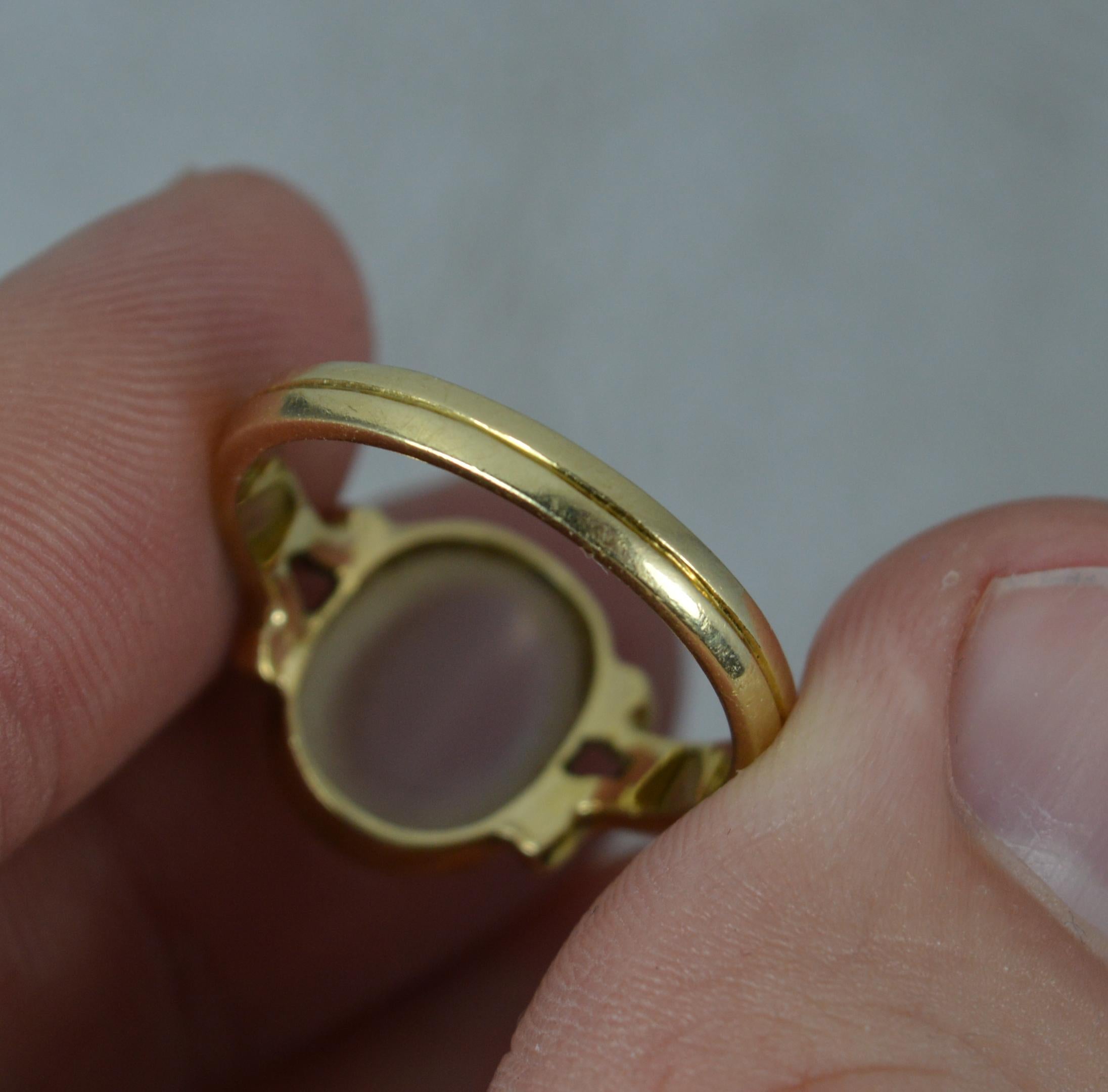 Superb Vintage 14 Carat Gold and Single Moonstone Statement Ring In Excellent Condition In St Helens, GB
