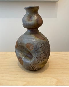 Superb Vintage 1970s Bizen Mingei Double Gourd Sake Thumb Pot, Signed