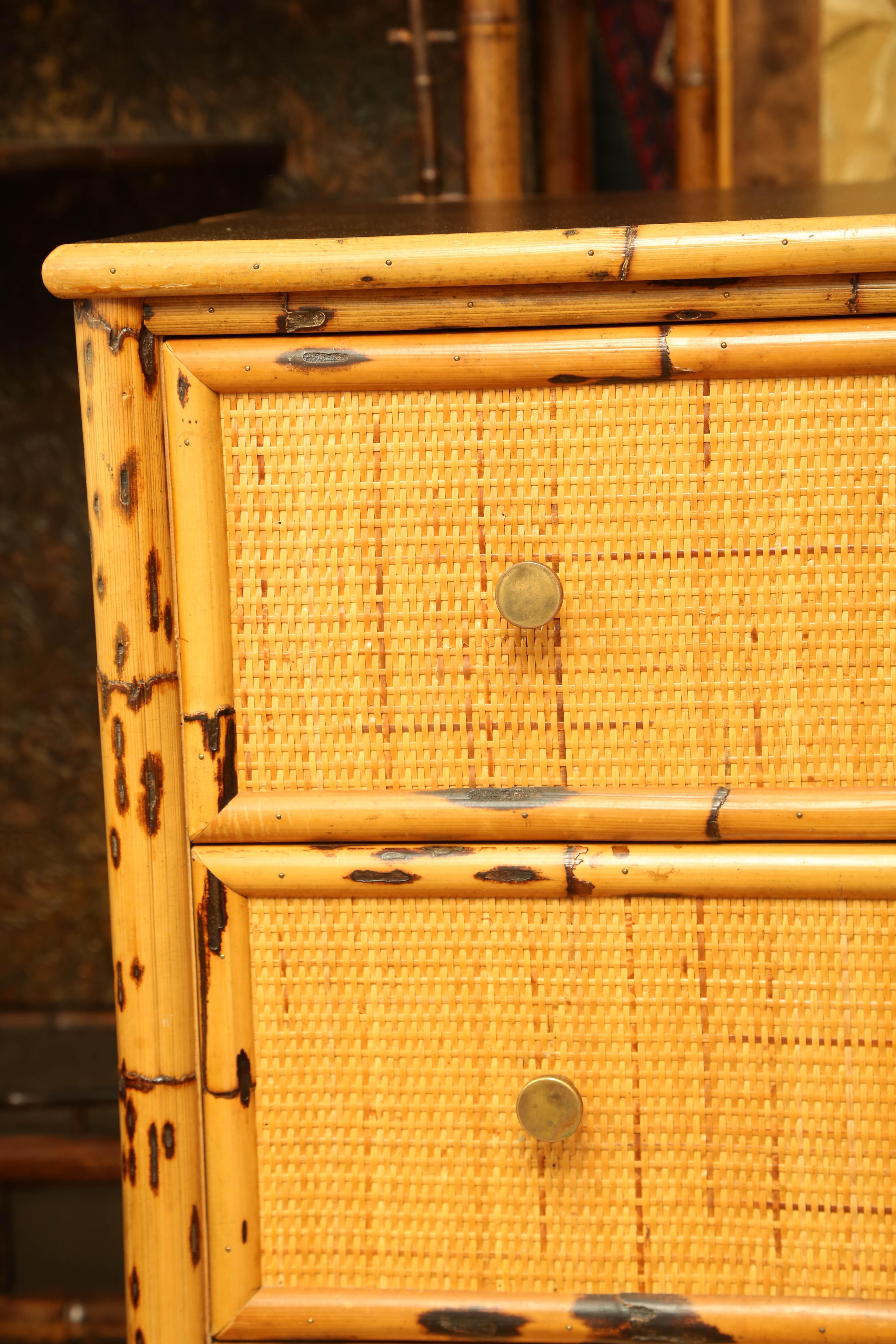 Hervorragende Vintage-Kommode aus Bambus und Rattan im Zustand „Gut“ in West Palm Beach, FL