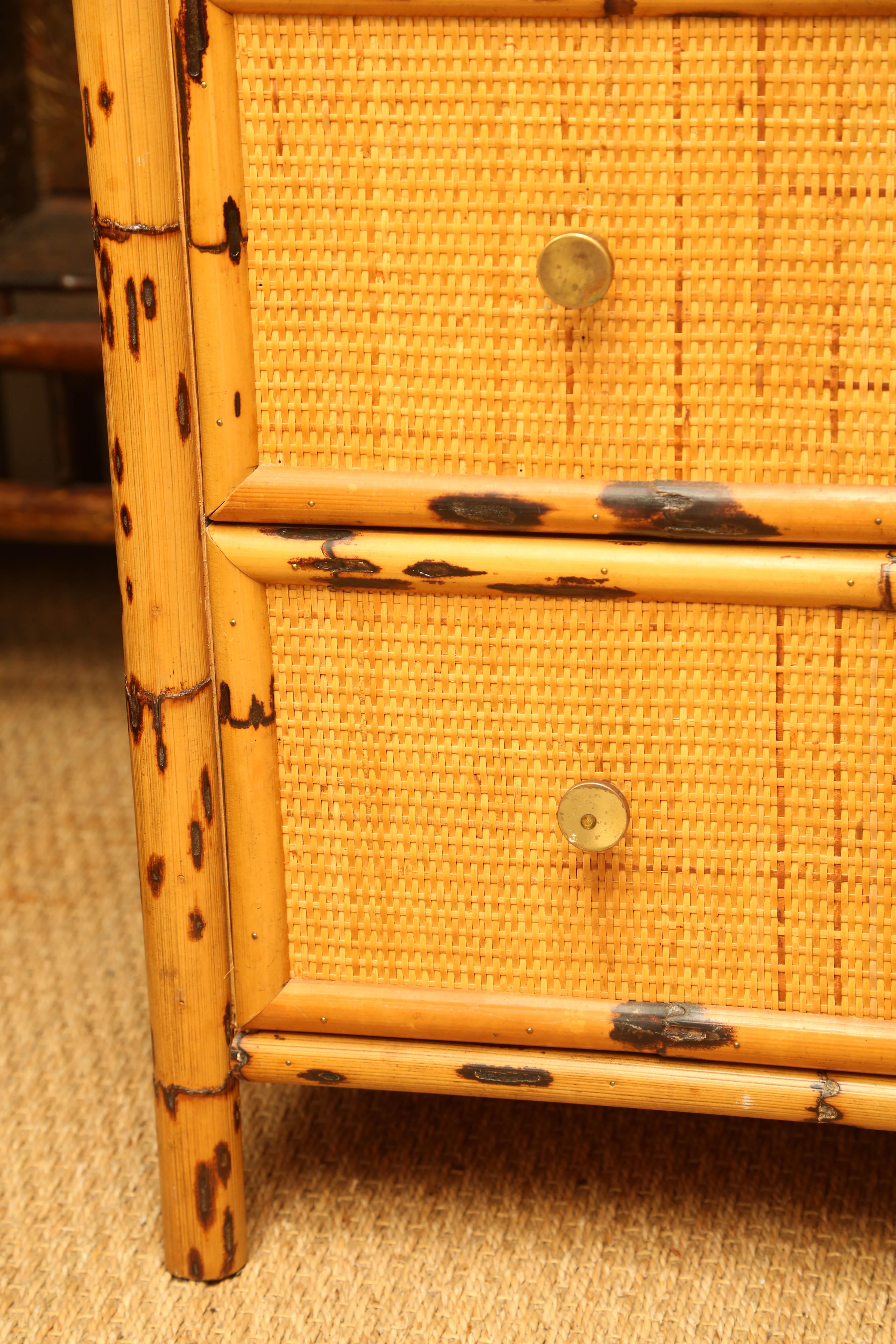Hervorragende Vintage-Kommode aus Bambus und Rattan (20. Jahrhundert)