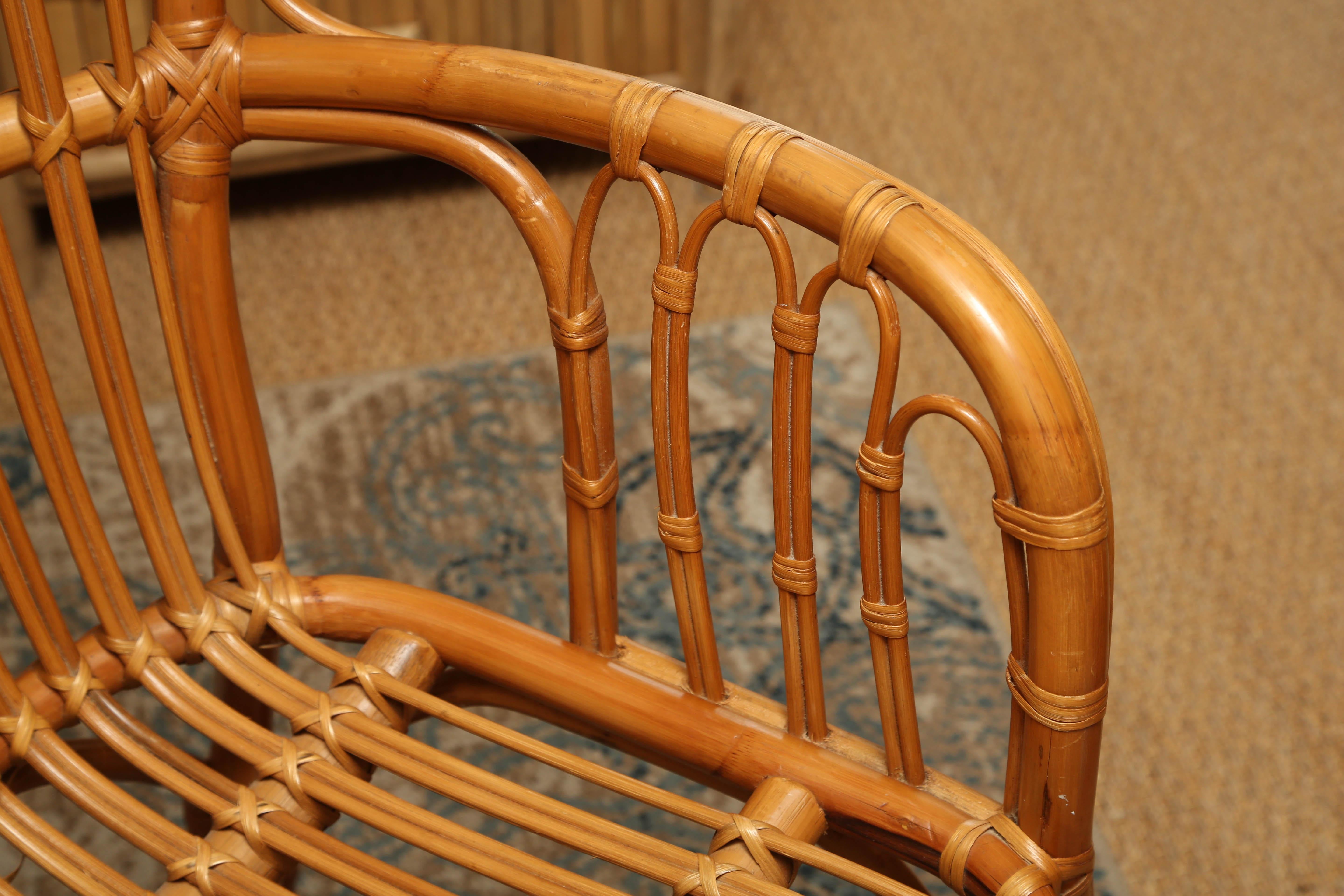 20th Century Superb Vintage Centre Bamboo and Rattan Table with Four Chairs