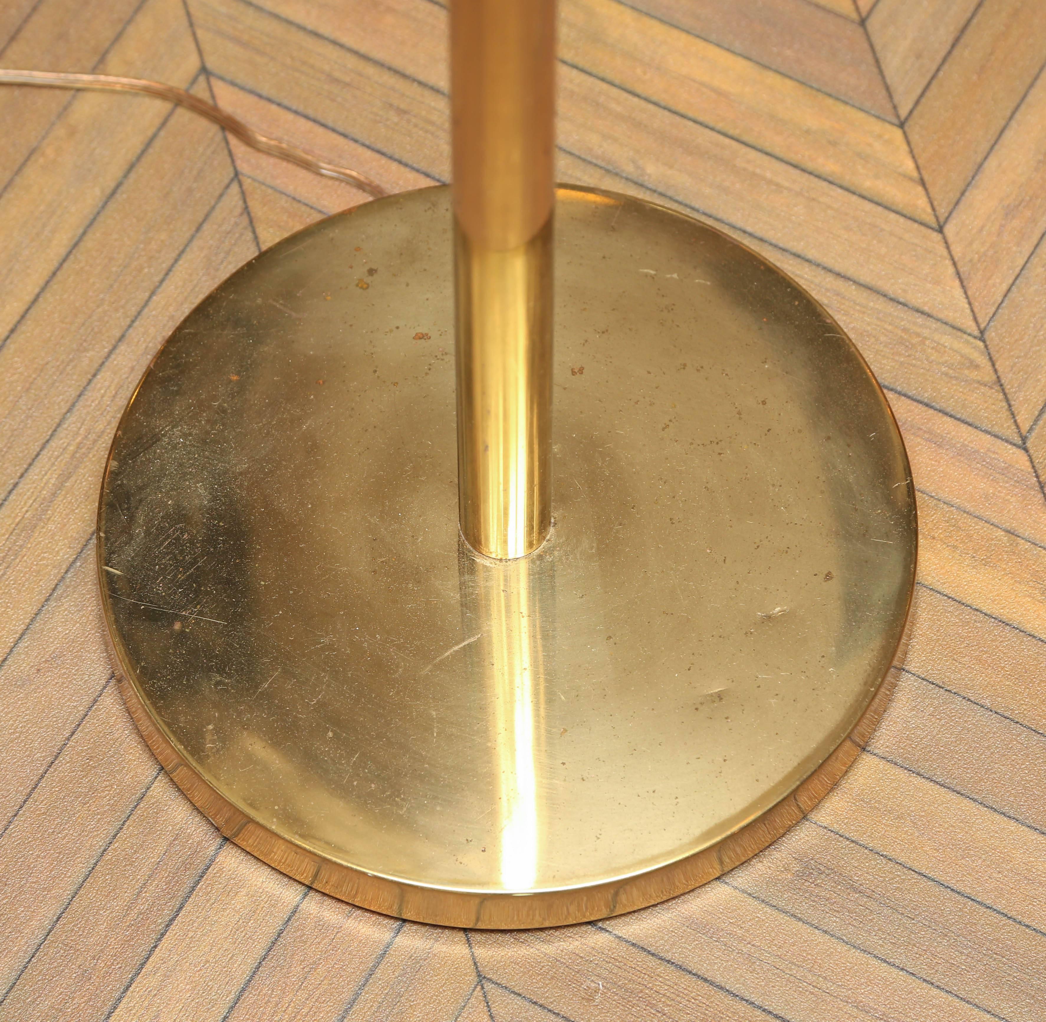 Superb Vintage Floor Lamp in Brass with a Vectored Hood by Koch & Lowy In Good Condition In West Palm Beach, FL