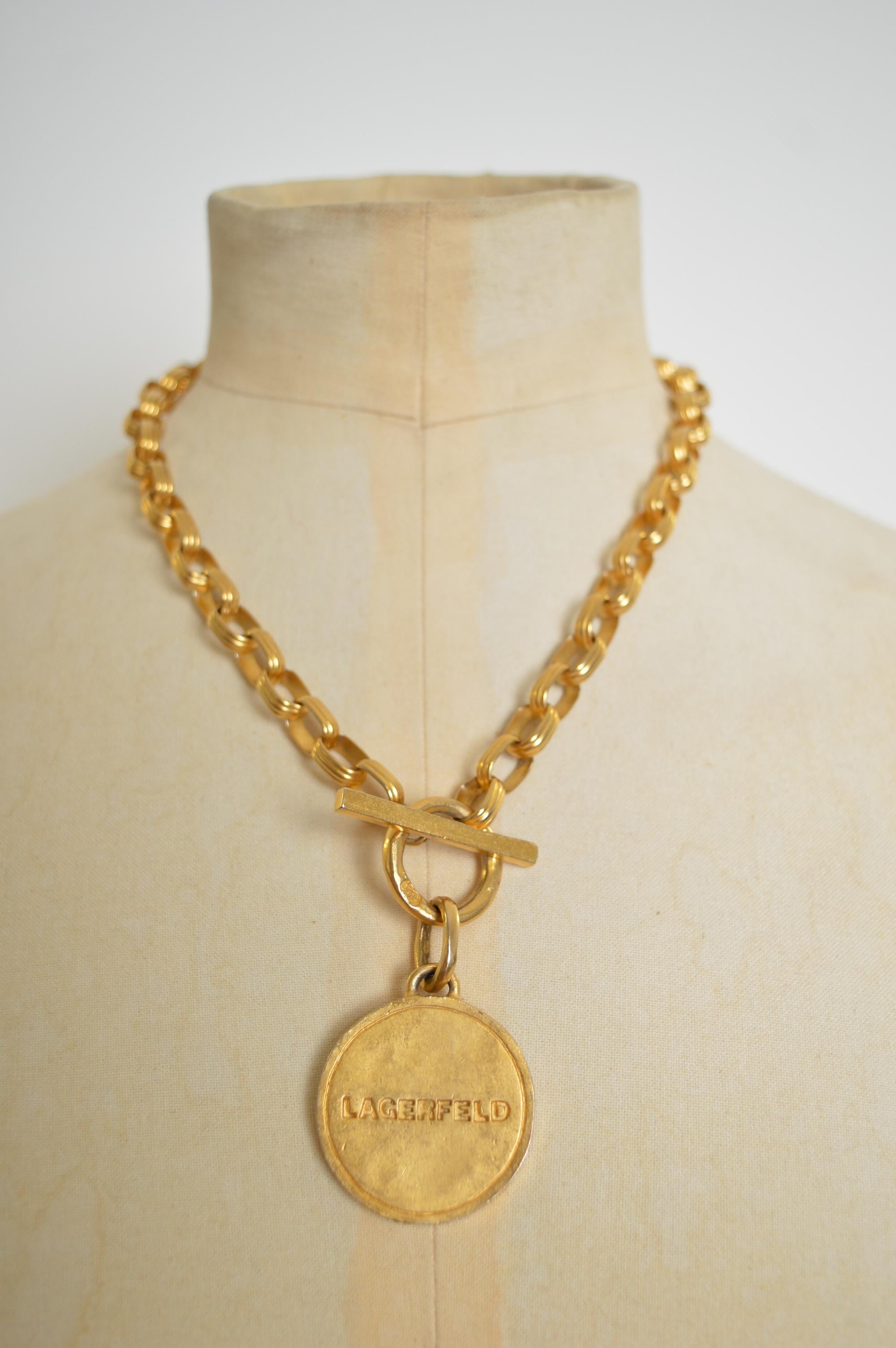 Superba collana girocollo con ciondolo a catena con mappa di Parigi di KARL LAGERFELD, dorata e vintage. in vendita 5