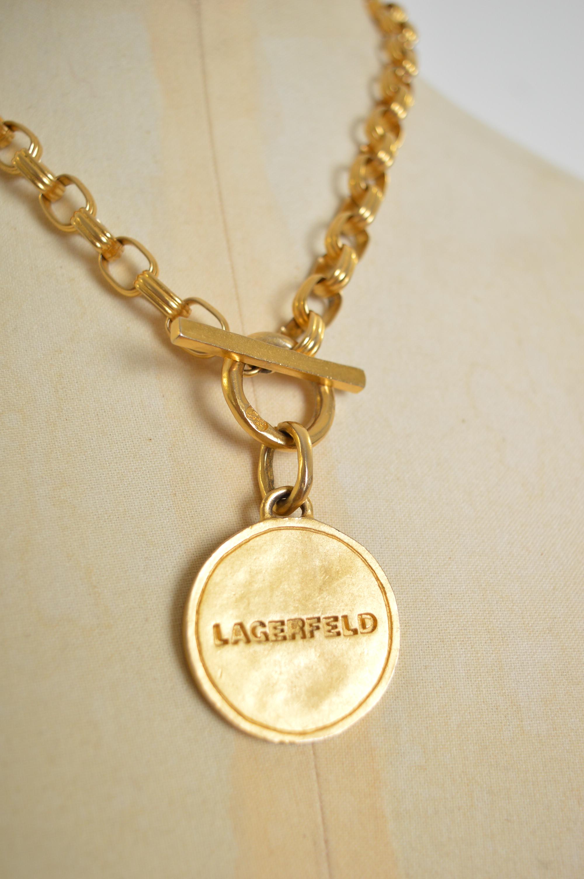 da uomo o donna Superba collana girocollo con ciondolo a catena con mappa di Parigi di KARL LAGERFELD, dorata e vintage. in vendita