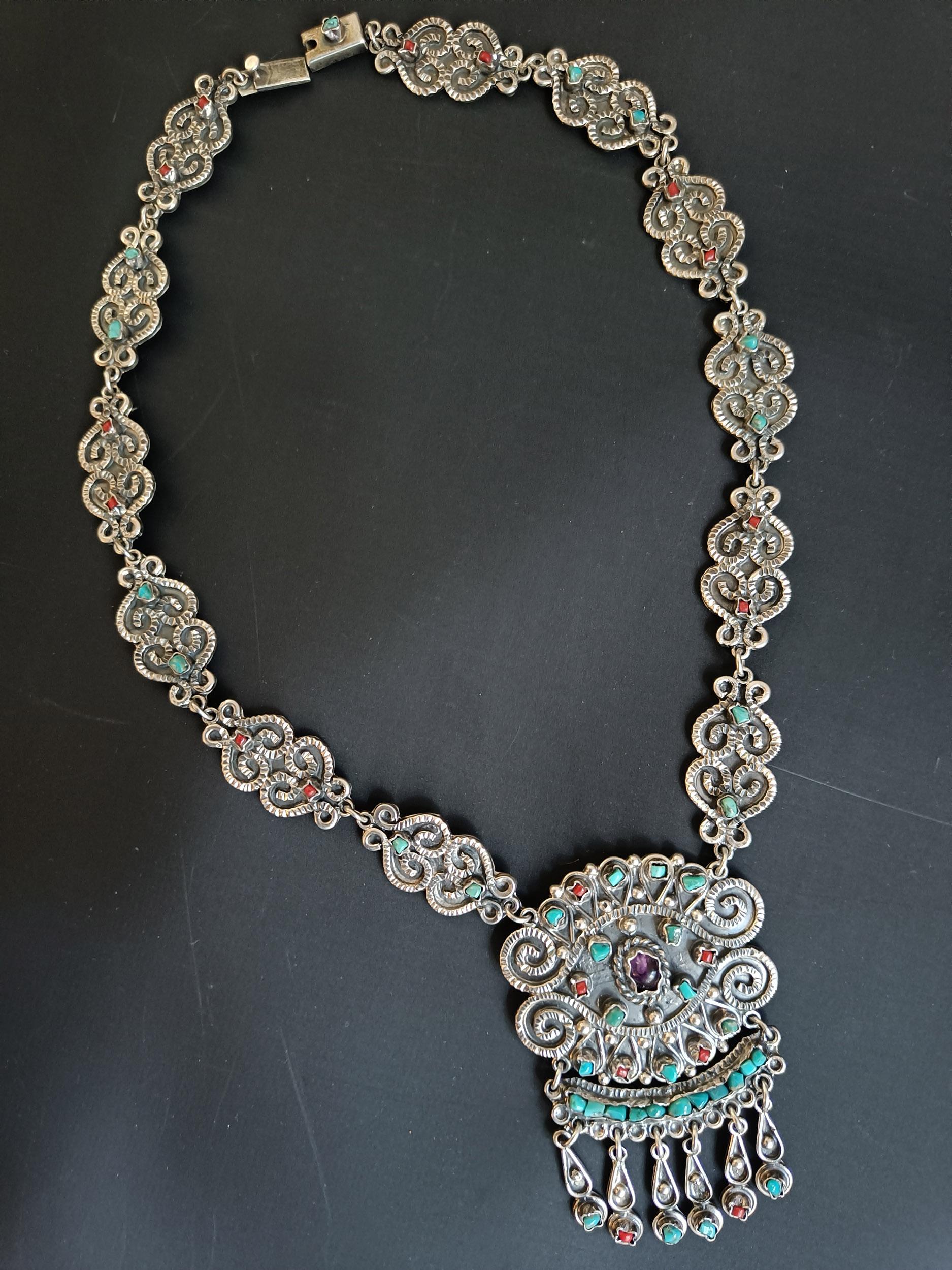 Messicano Superba collana Jewell d'argento d'epoca con design azteco Taxco Mexico in vendita