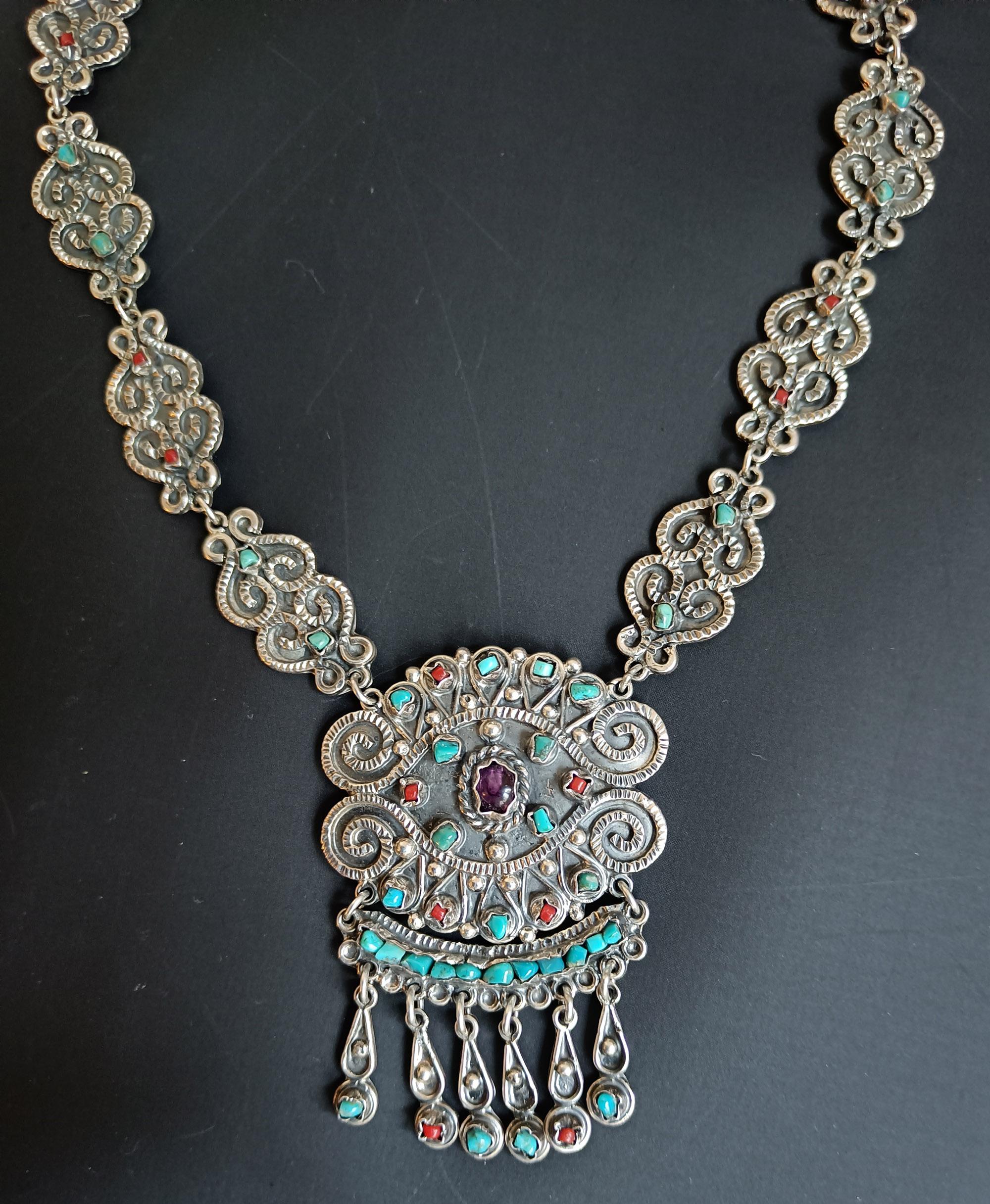 XX secolo Superba collana Jewell d'argento d'epoca con design azteco Taxco Mexico in vendita