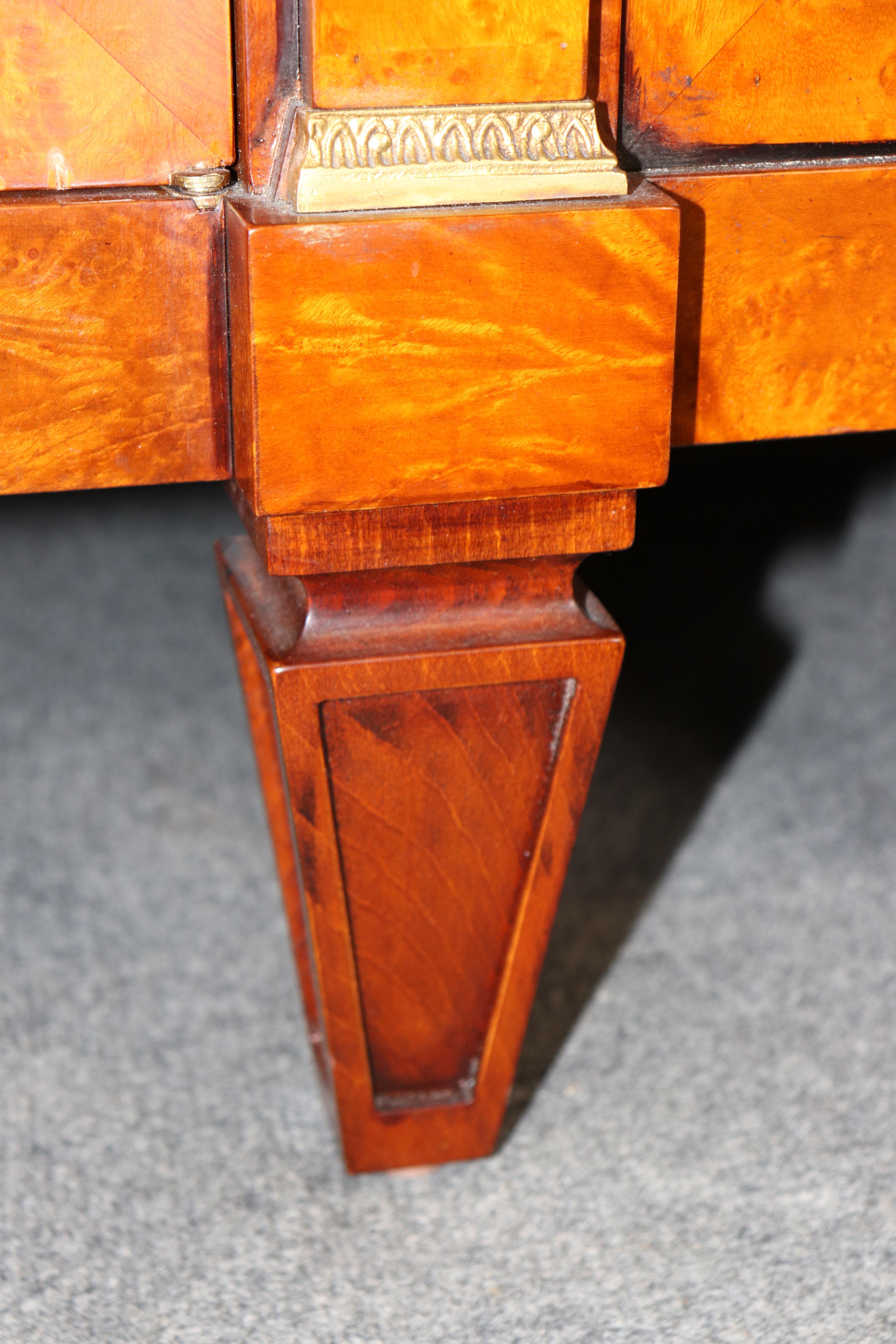 Superba credenza francese figurata Luigi XV in noce e bronzo Rho Mobili d'Epoca in vendita 10
