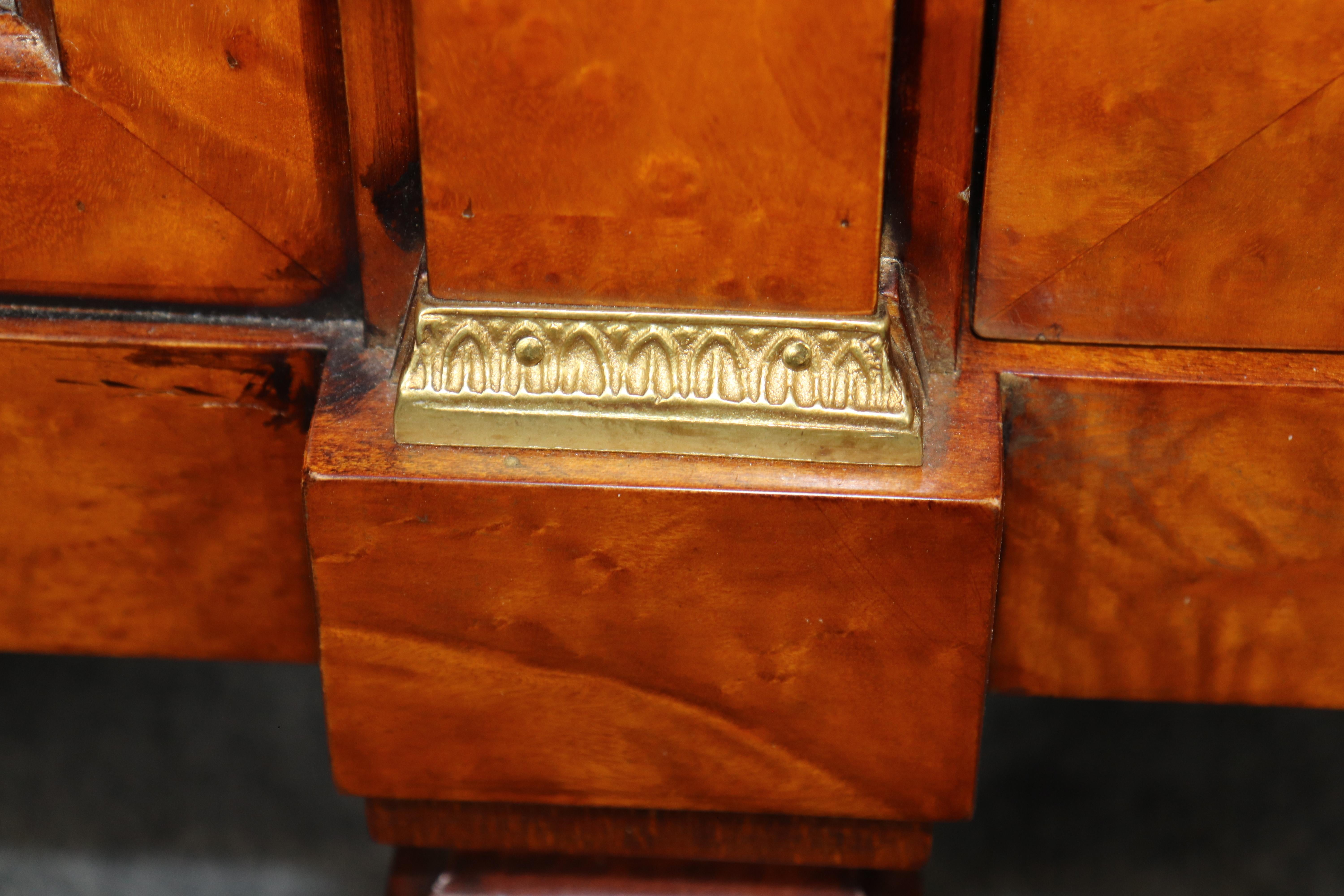 Superba credenza francese figurata Luigi XV in noce e bronzo Rho Mobili d'Epoca in vendita 12