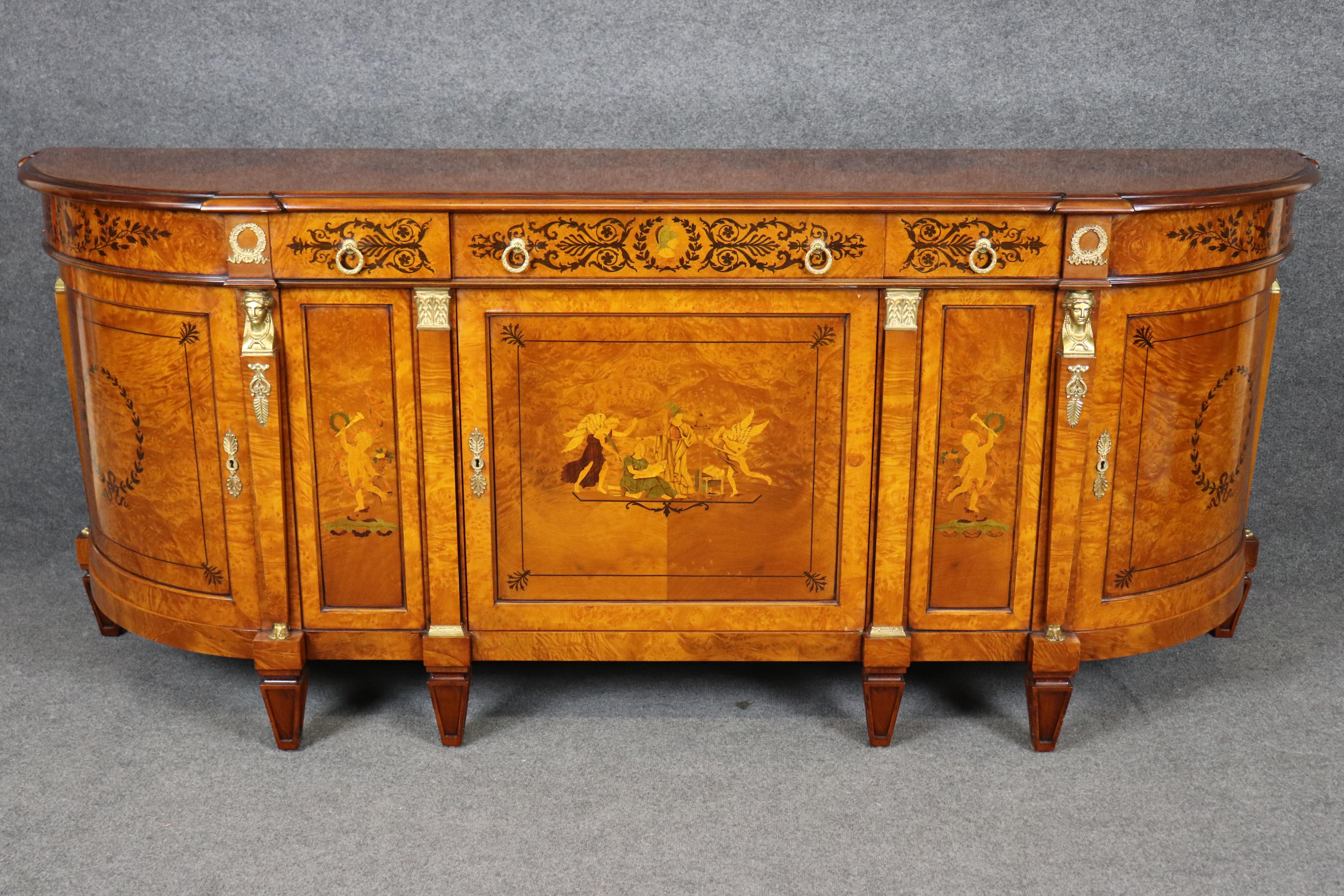 XXI secolo e contemporaneo Superba credenza francese figurata Luigi XV in noce e bronzo Rho Mobili d'Epoca in vendita