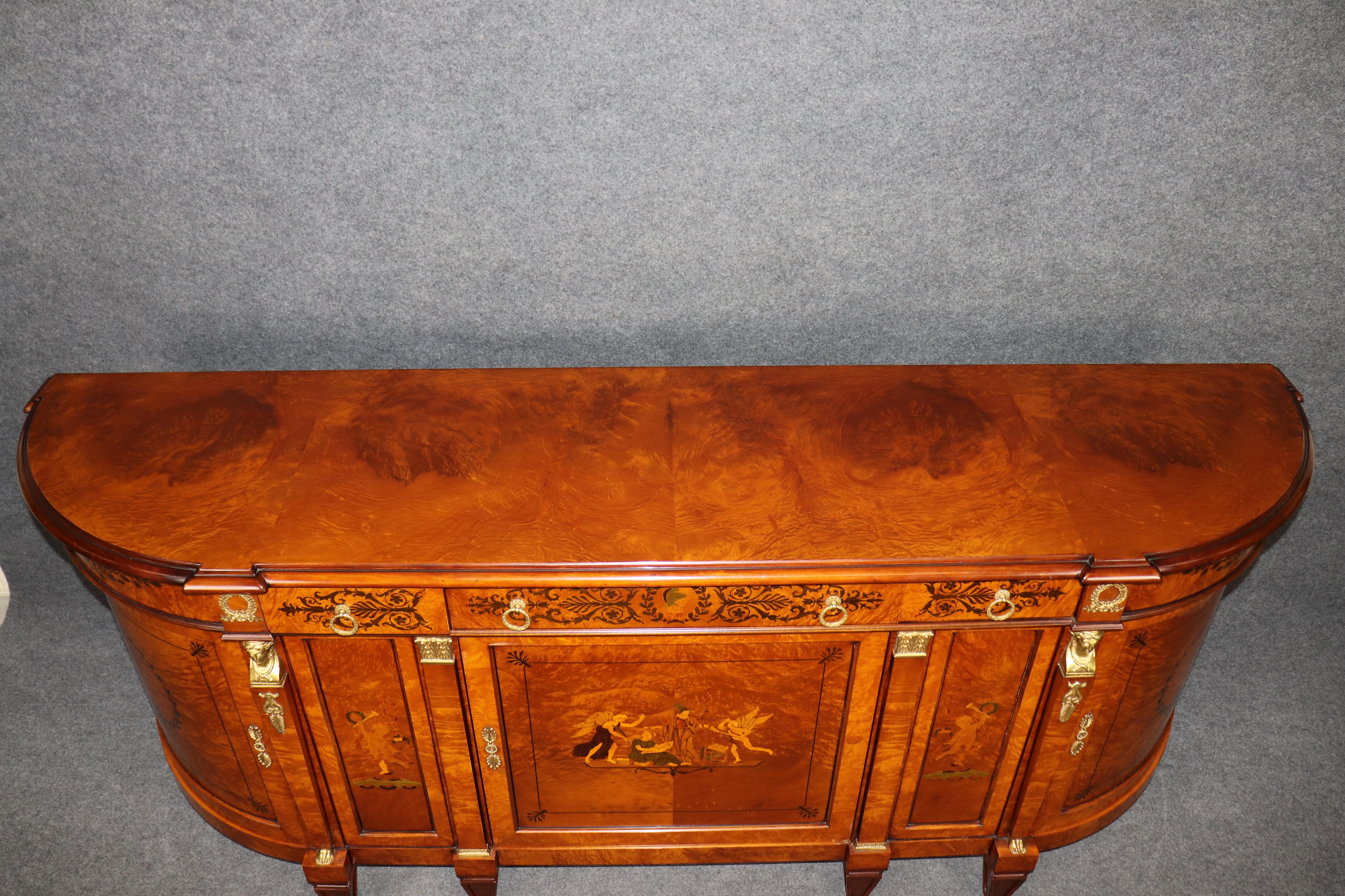 Superba credenza francese figurata Luigi XV in noce e bronzo Rho Mobili d'Epoca in vendita 3