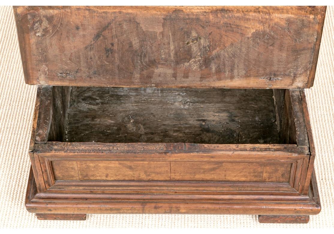 Superb Walnut Lombardi Style Italian Kneeler For Sale 5