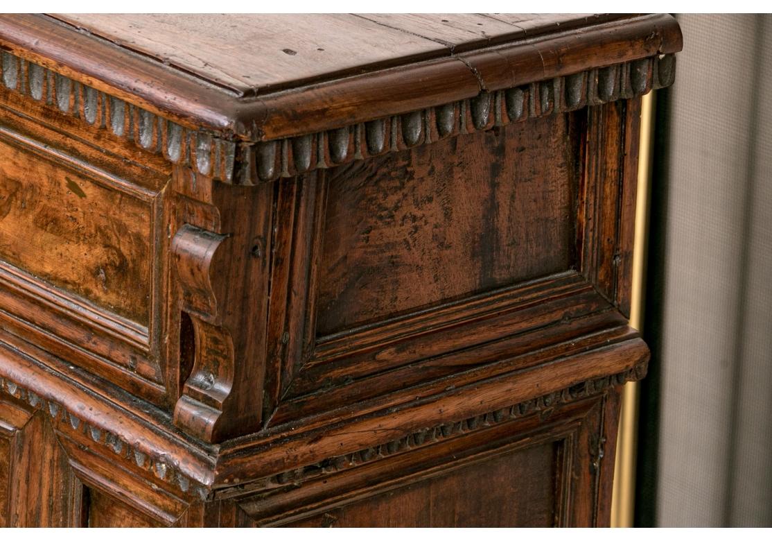 Superb Walnut Lombardi Style Italian Kneeler For Sale 7