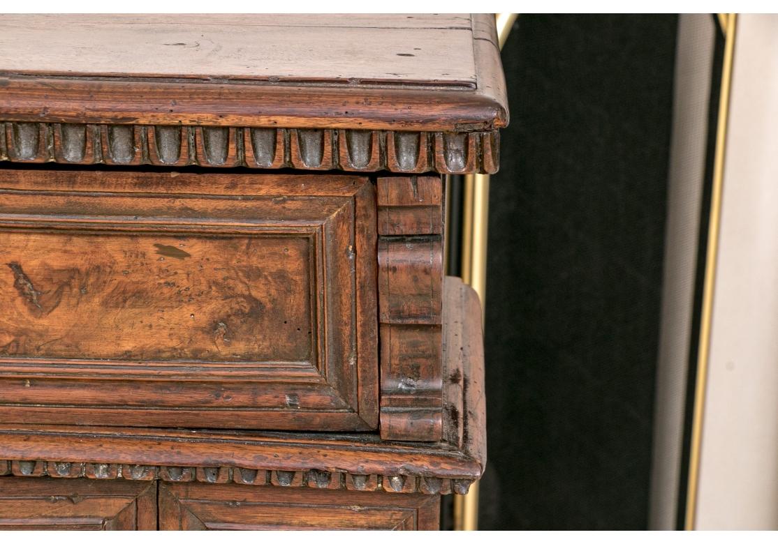 Louis XVI Superb Walnut Lombardi Style Italian Kneeler For Sale