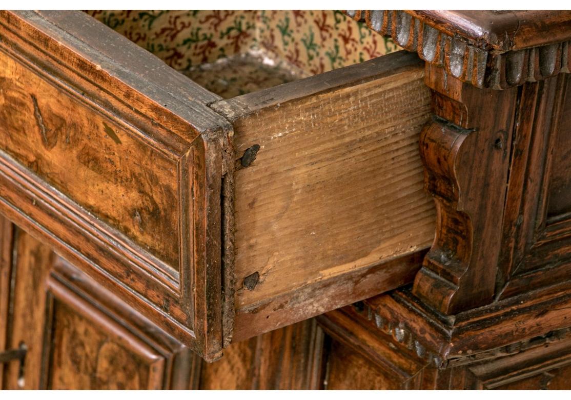 Carved Superb Walnut Lombardi Style Italian Kneeler For Sale