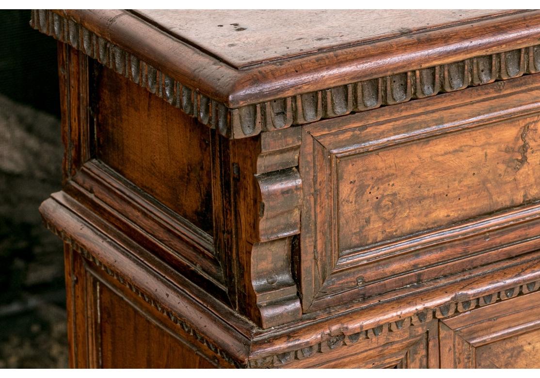 18th Century and Earlier Superb Walnut Lombardi Style Italian Kneeler For Sale