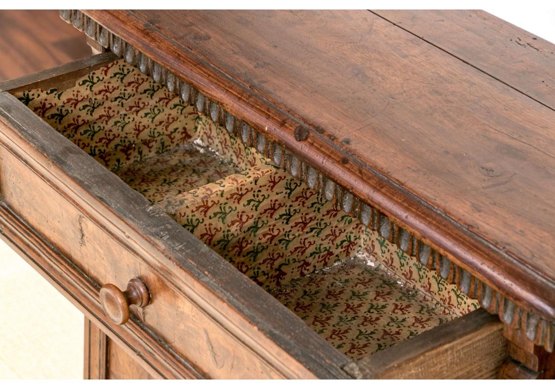 Superb Walnut Lombardi Style Italian Kneeler For Sale 2