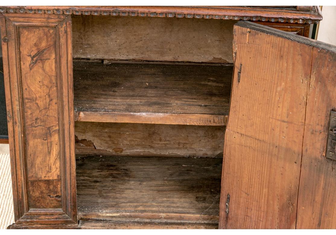Superb Walnut Lombardi Style Italian Kneeler For Sale 3