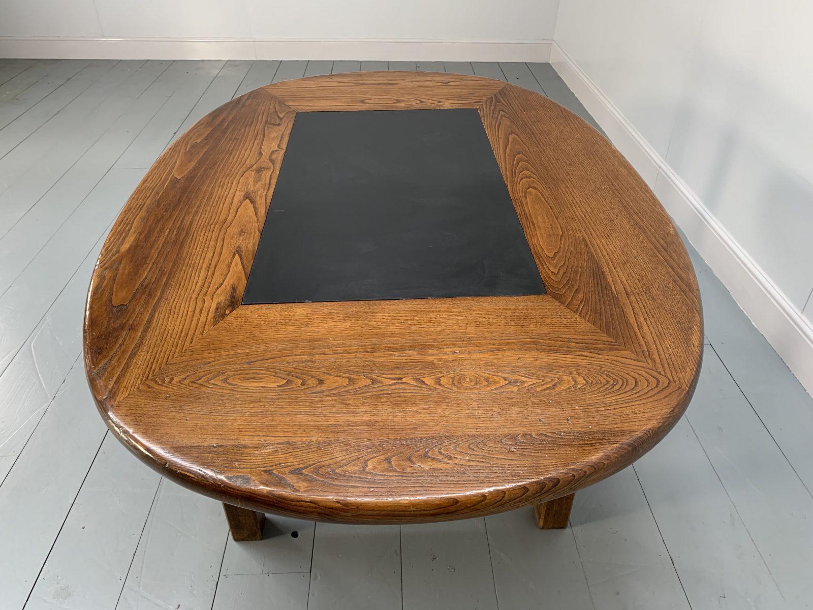 Superbe table de salle à manger ovale William Yeoward en châtaignier et ardoise Bon état - En vente à Barrowford, GB