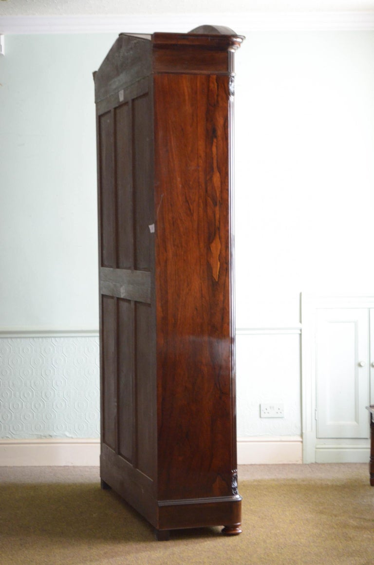 Superb XIXth Century Rosewood Bookcase or Display Cabinet For Sale 12