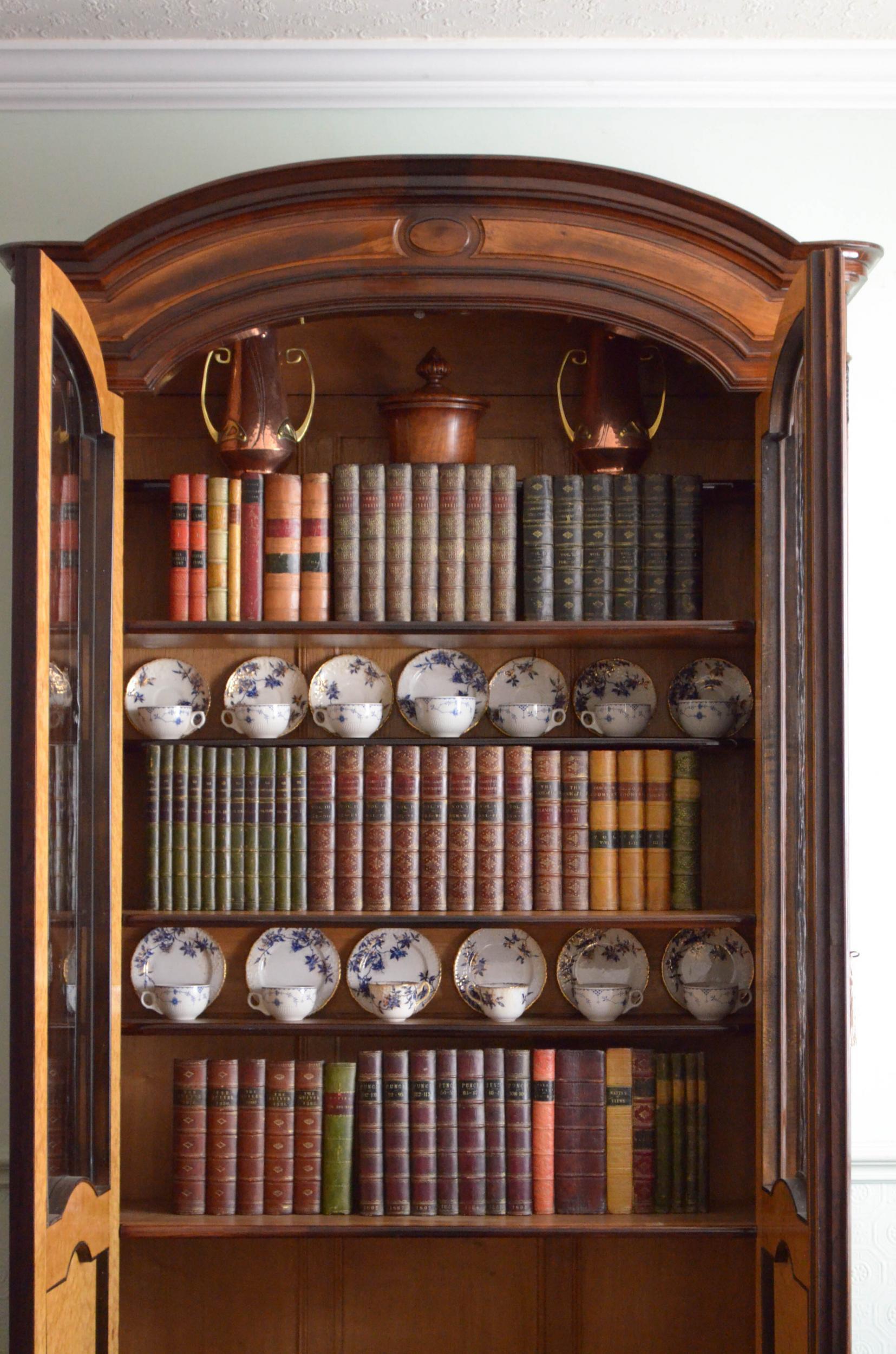 Superb XIXth Century Rosewood Bookcase or Display Cabinet In Good Condition For Sale In Whaley Bridge, GB