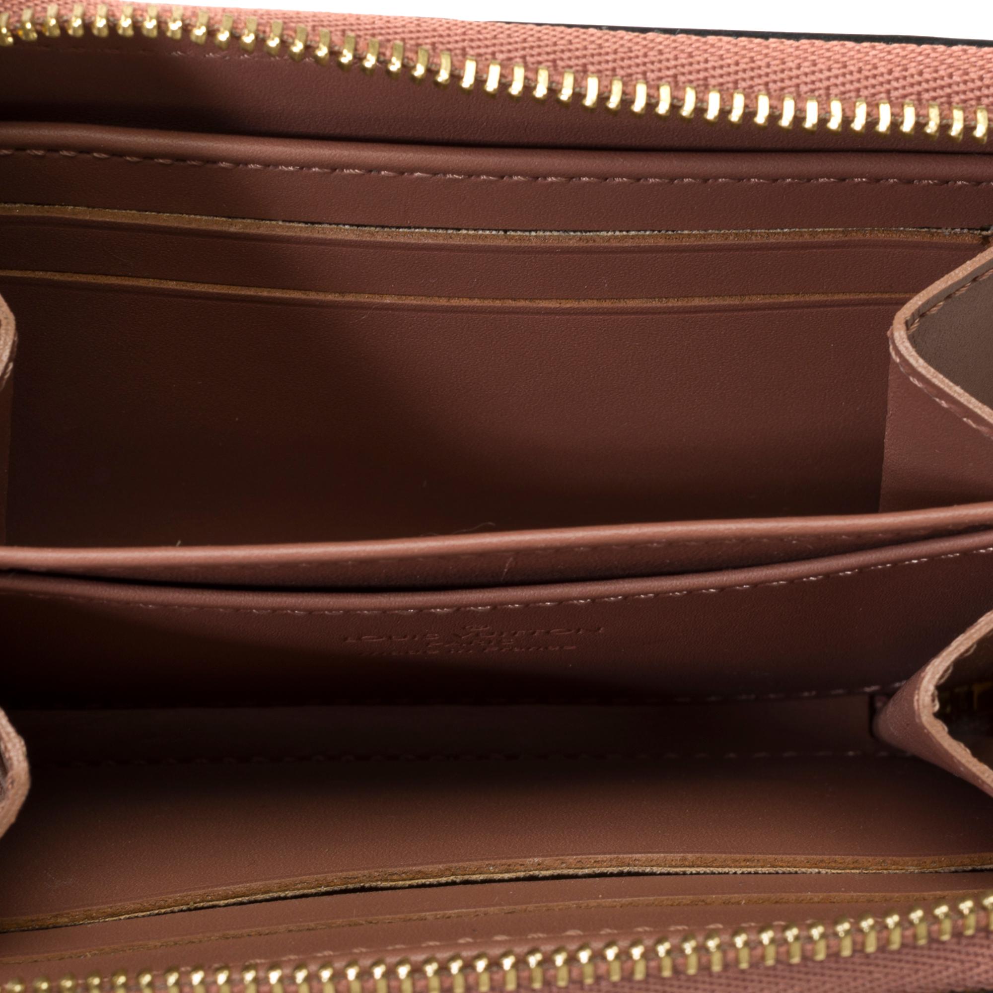 Superb Zippy Wallet/Coin Purse in Pink Monogram Patent leather For Sale 3