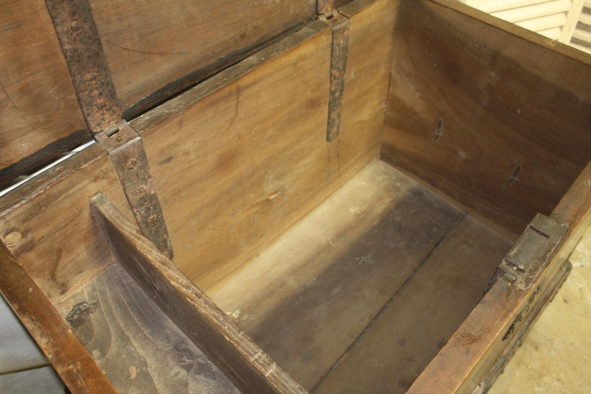Superba cassapanca o baule per coperte francese del XVII secolo in vendita 2
