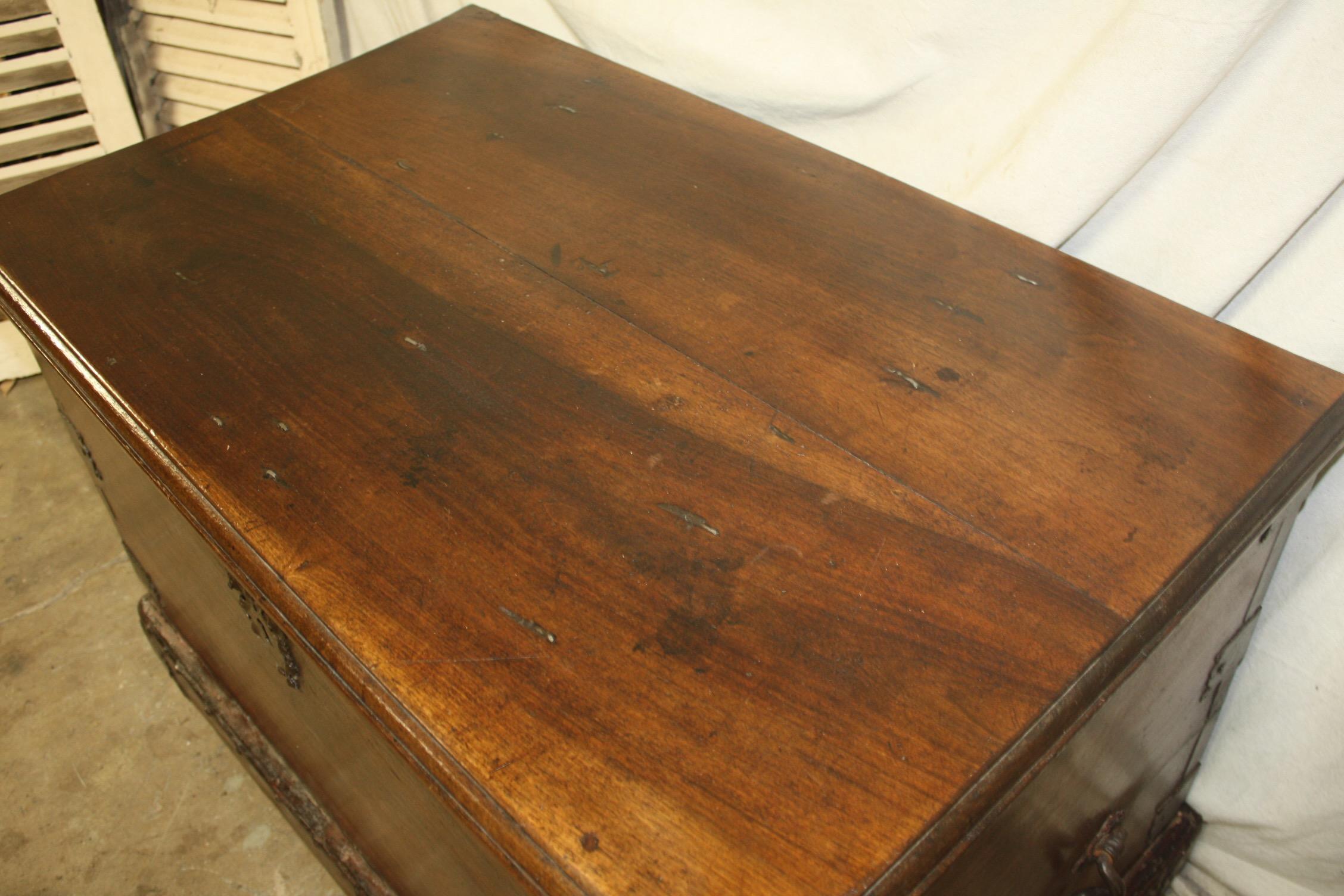 Superbe 17th Century French Blanket Chest or Trunk For Sale 7