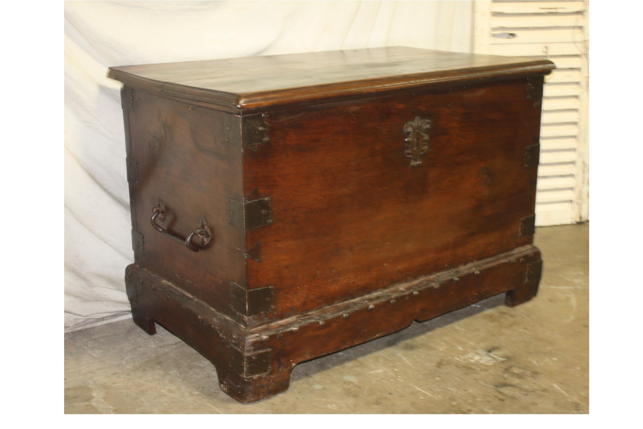 Superbe 17th Century French Blanket Chest or Trunk For Sale 1