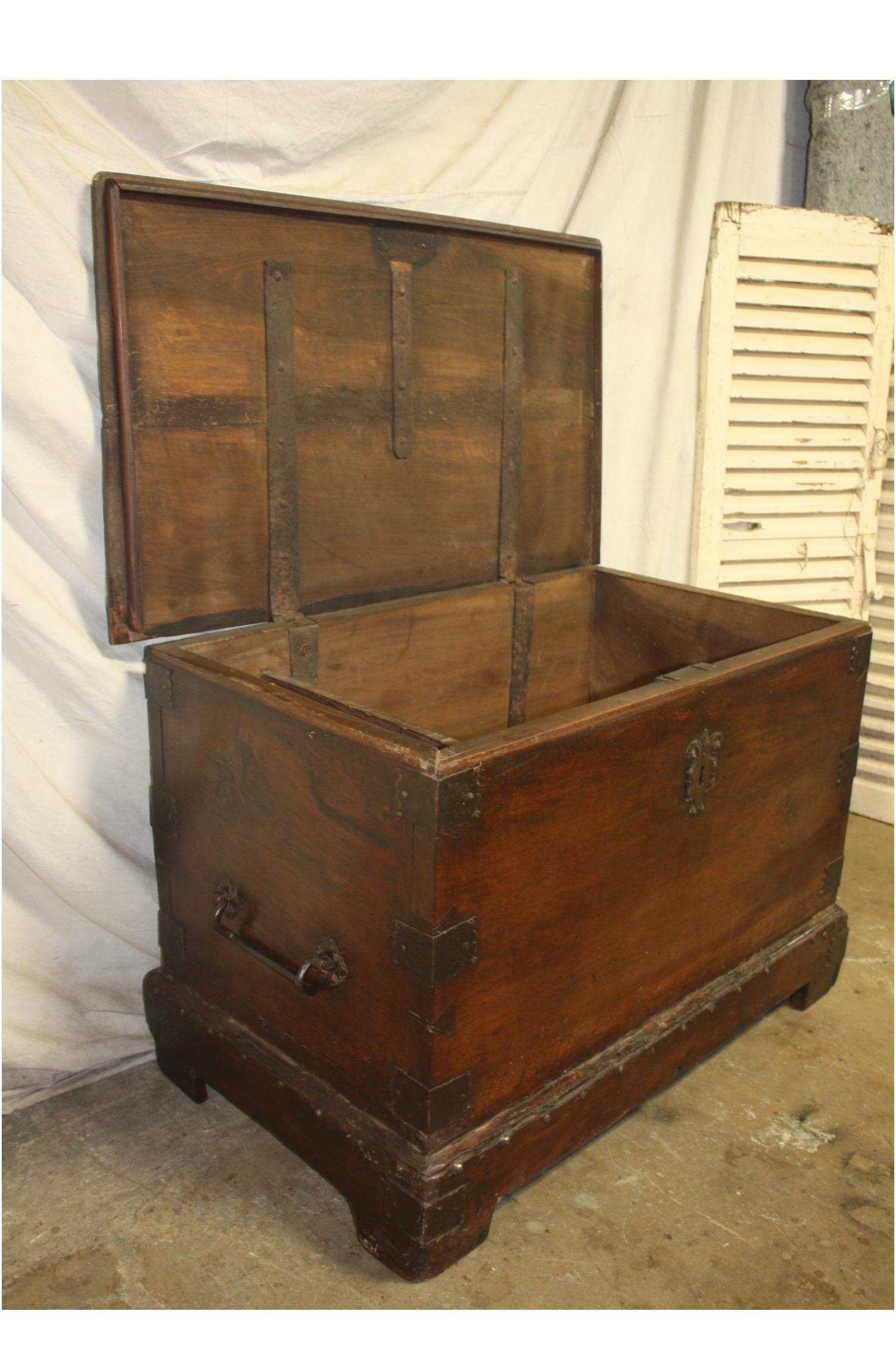 Superbe 17th Century French Blanket Chest or Trunk For Sale 2