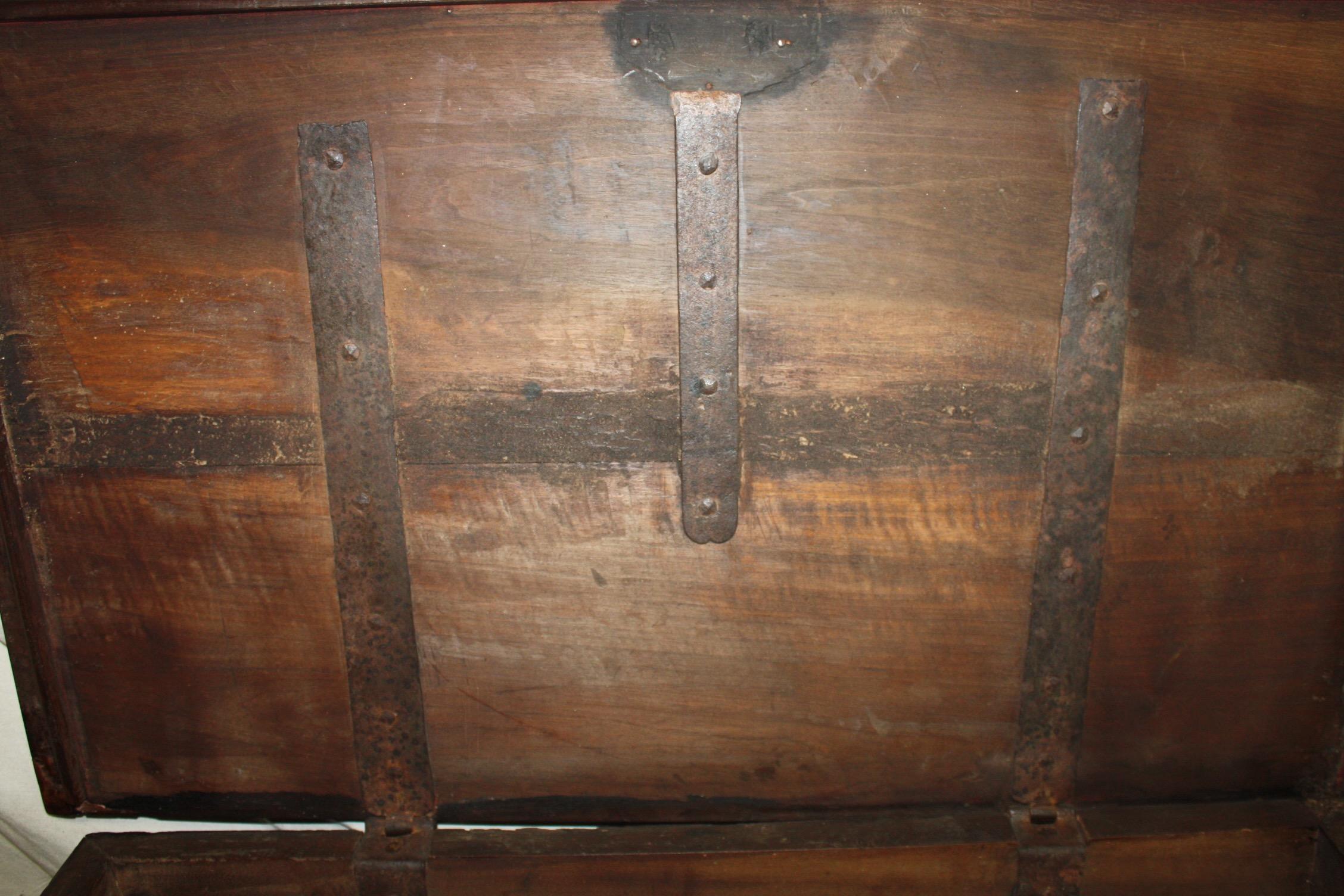 Superbe 17th Century French Blanket Chest or Trunk For Sale 3