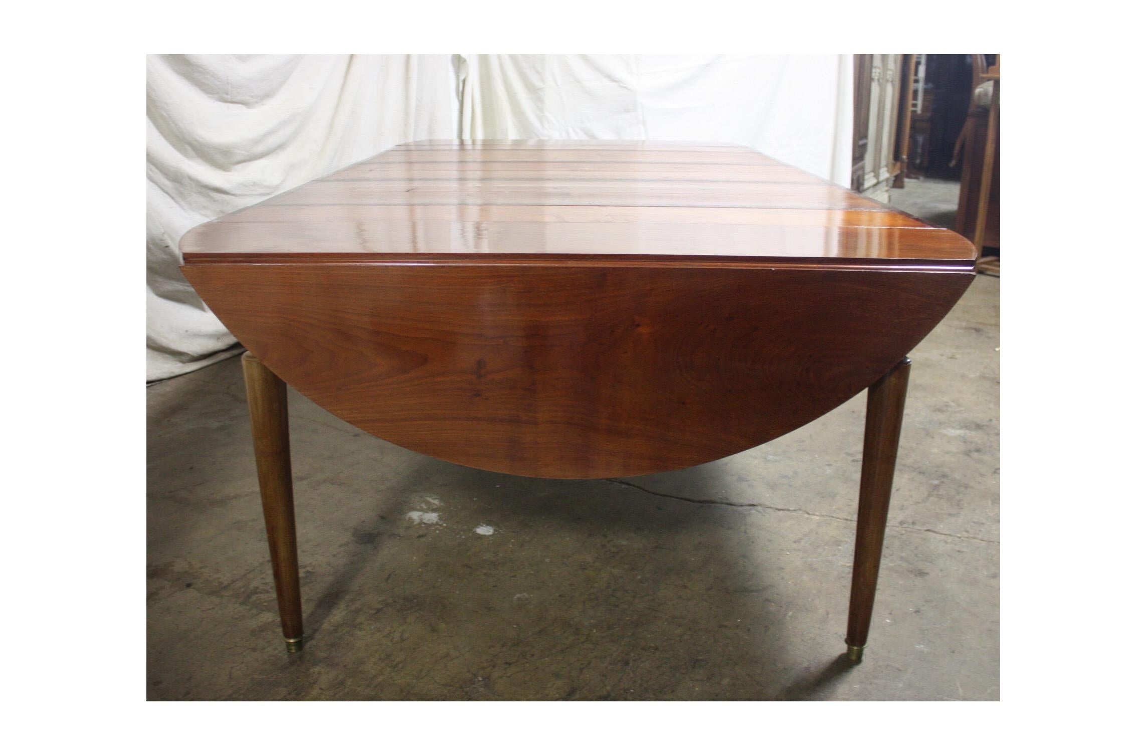 Superbe 19th Century French Dining Table In Good Condition In Stockbridge, GA