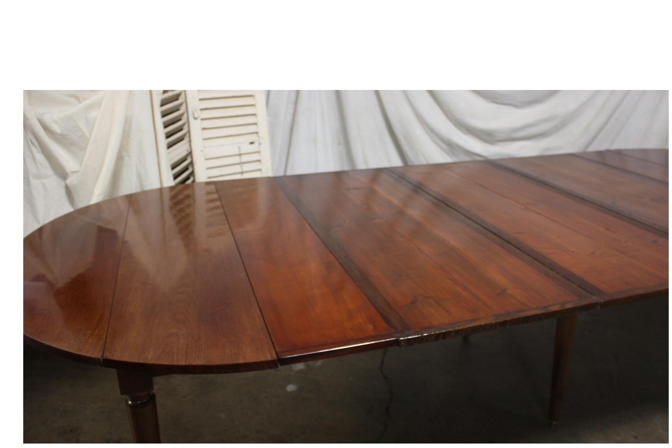 Superbe 19th Century French Dining Table 1