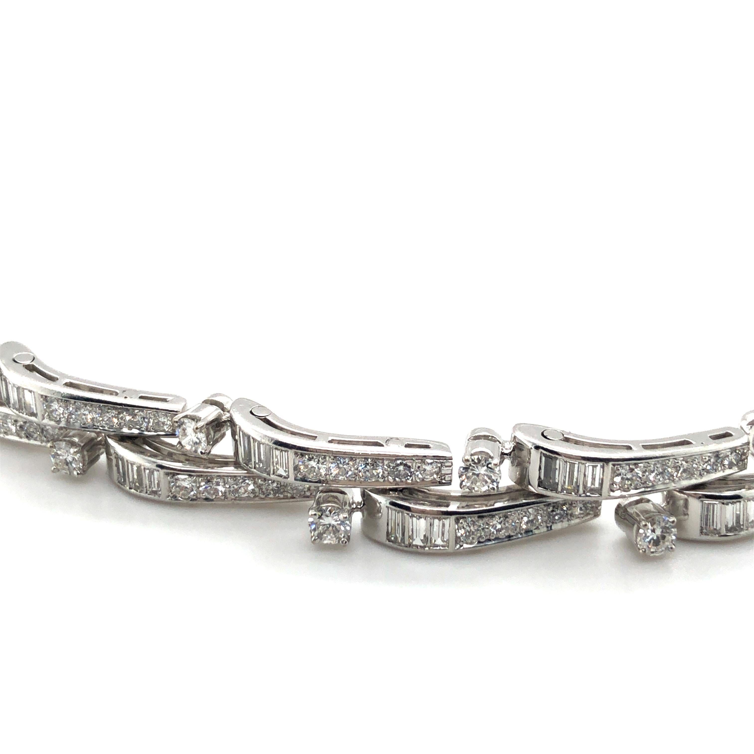 Superbe Diamond Bracelet in 18 Karat White Gold In Excellent Condition For Sale In Lucerne, CH