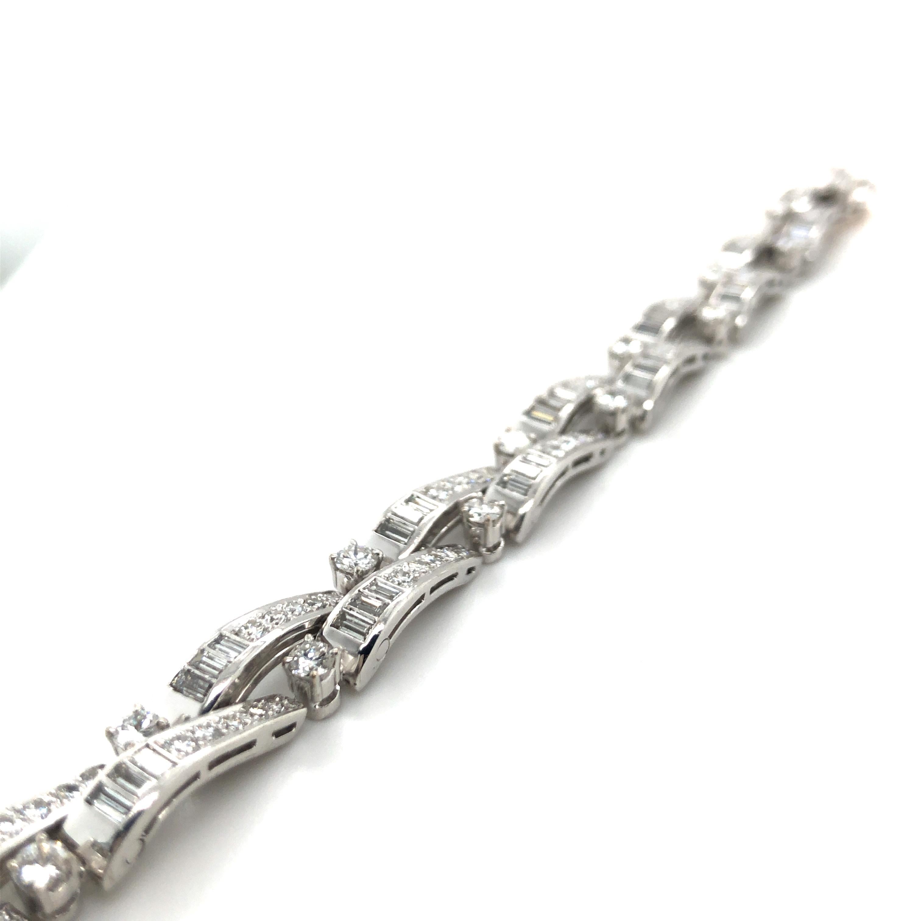 Superbe Diamond Bracelet in 18 Karat White Gold For Sale 1
