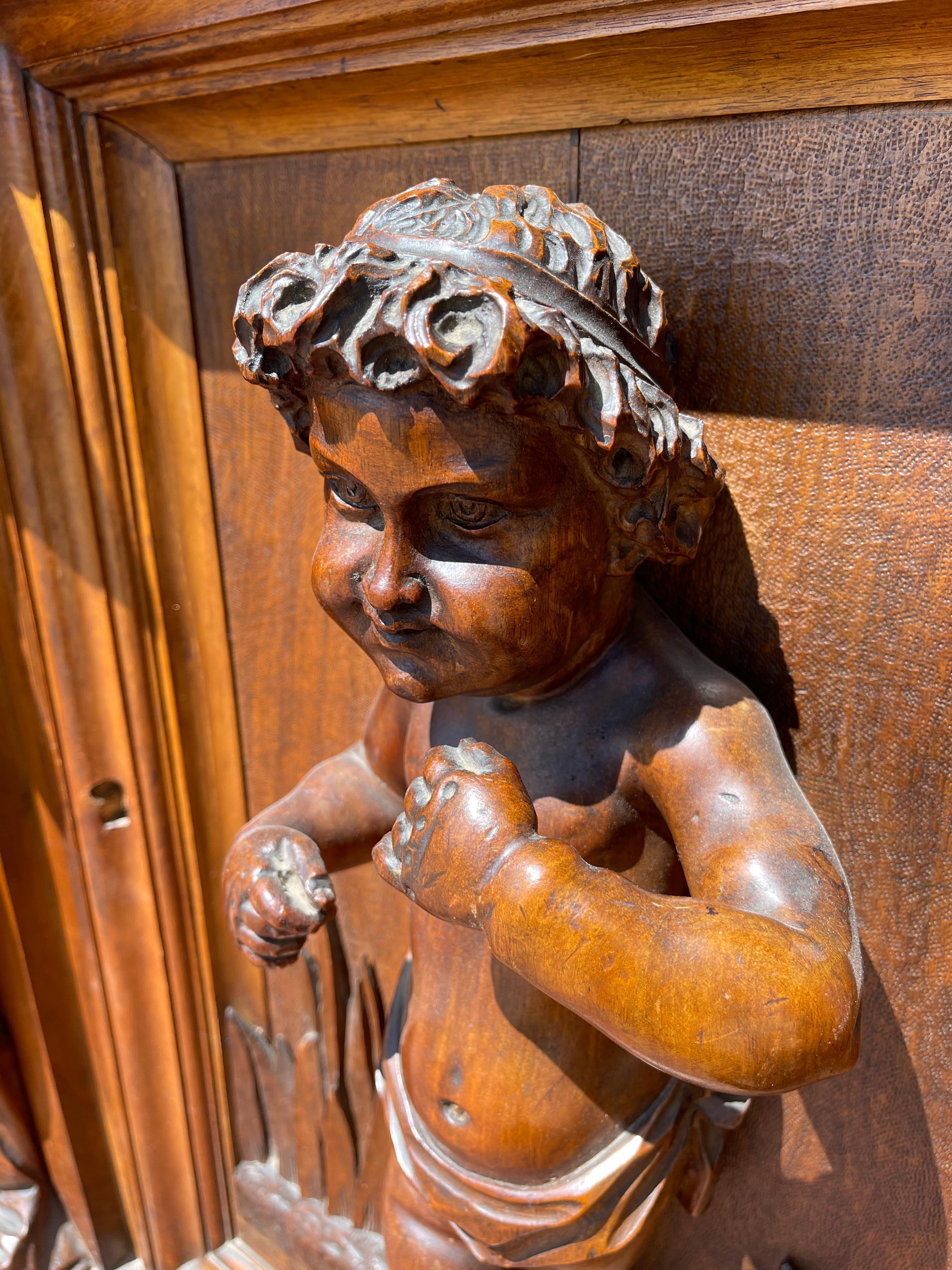Buffet in legno di noce intagliato del XIX secolo, stile italiano 7