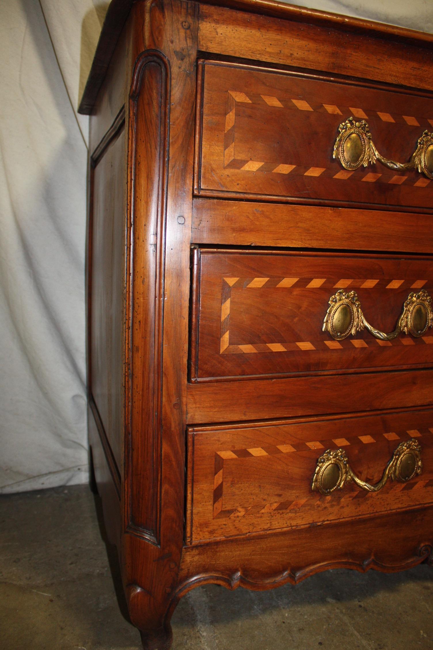 Superbe French 18th Century Commode 11