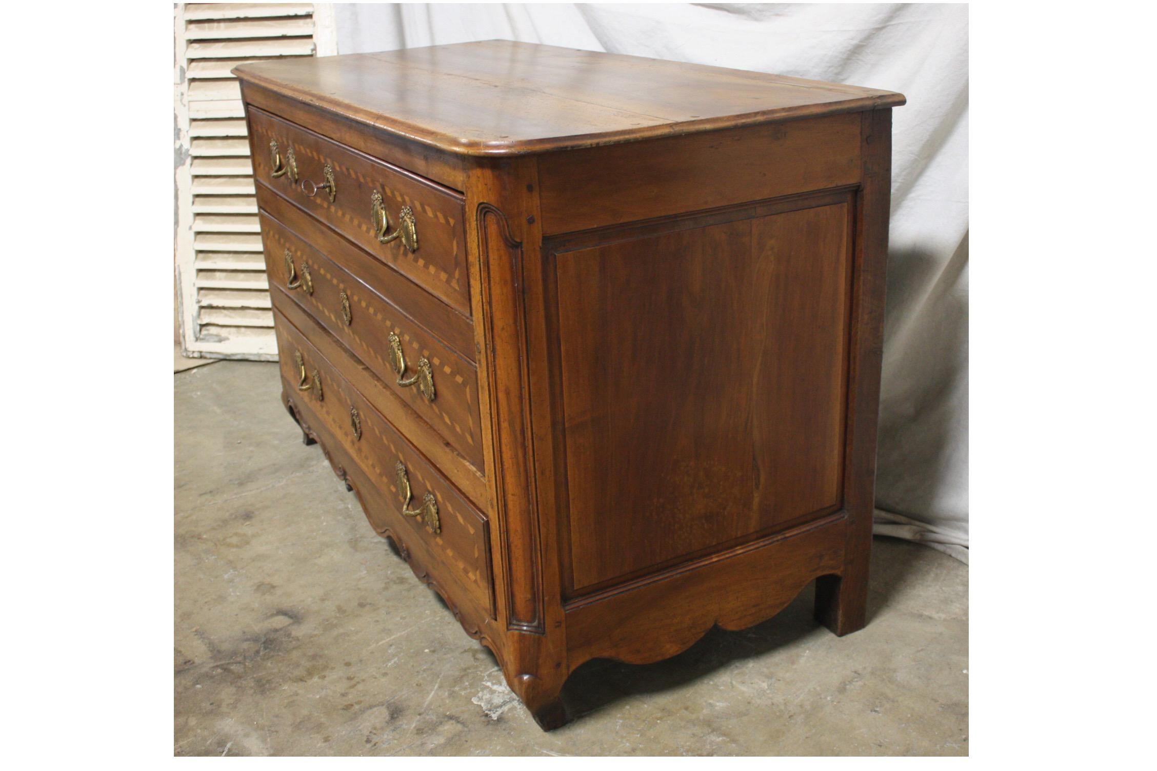 Louis XV Superbe French 18th Century Commode