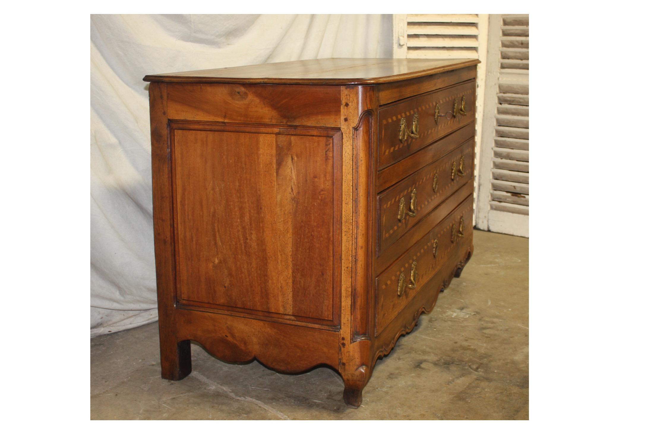 Walnut Superbe French 18th Century Commode