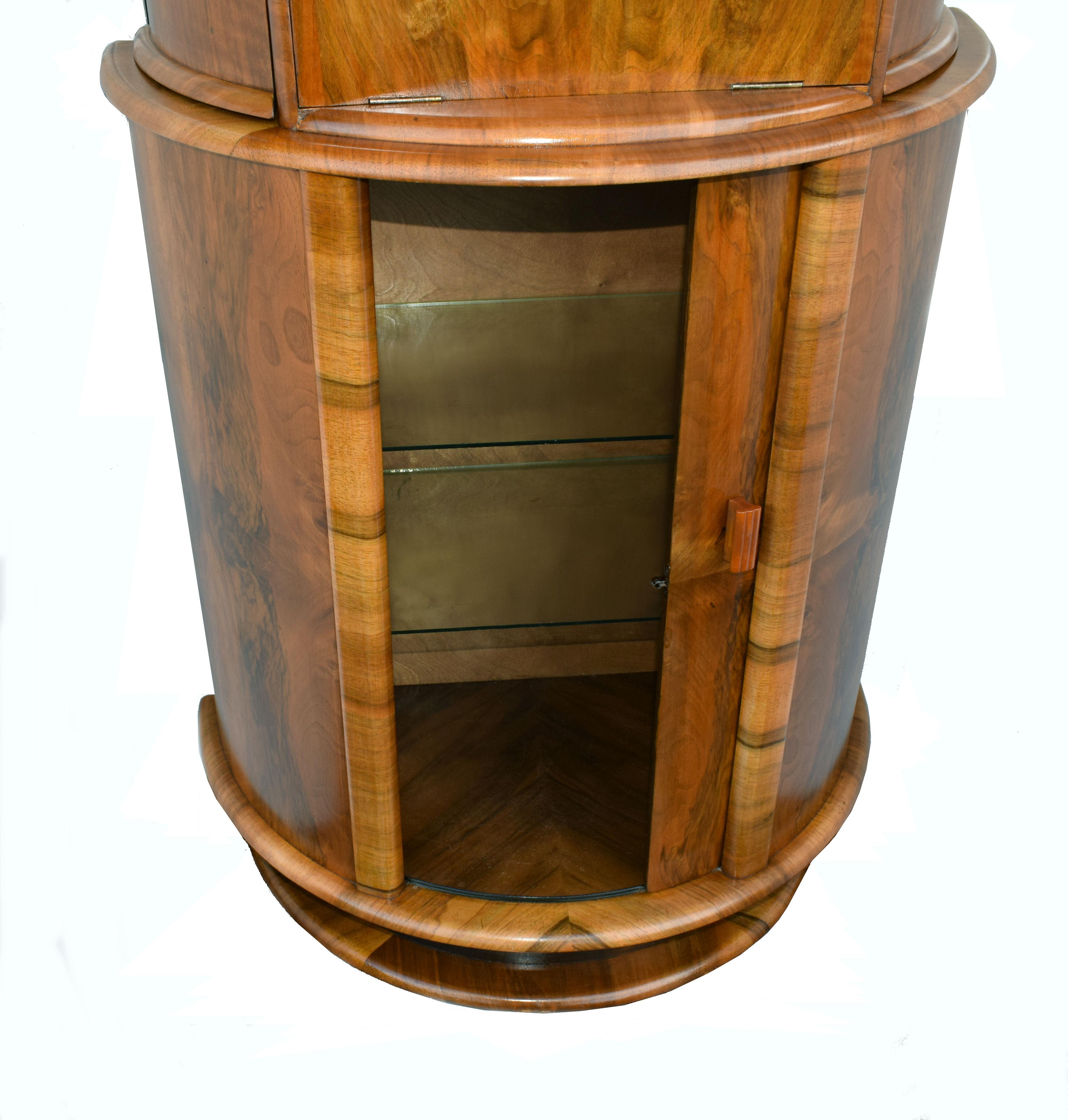 European Superbly Stylish 1930s Art Deco Walnut Cocktail Cabinet Dry Bar