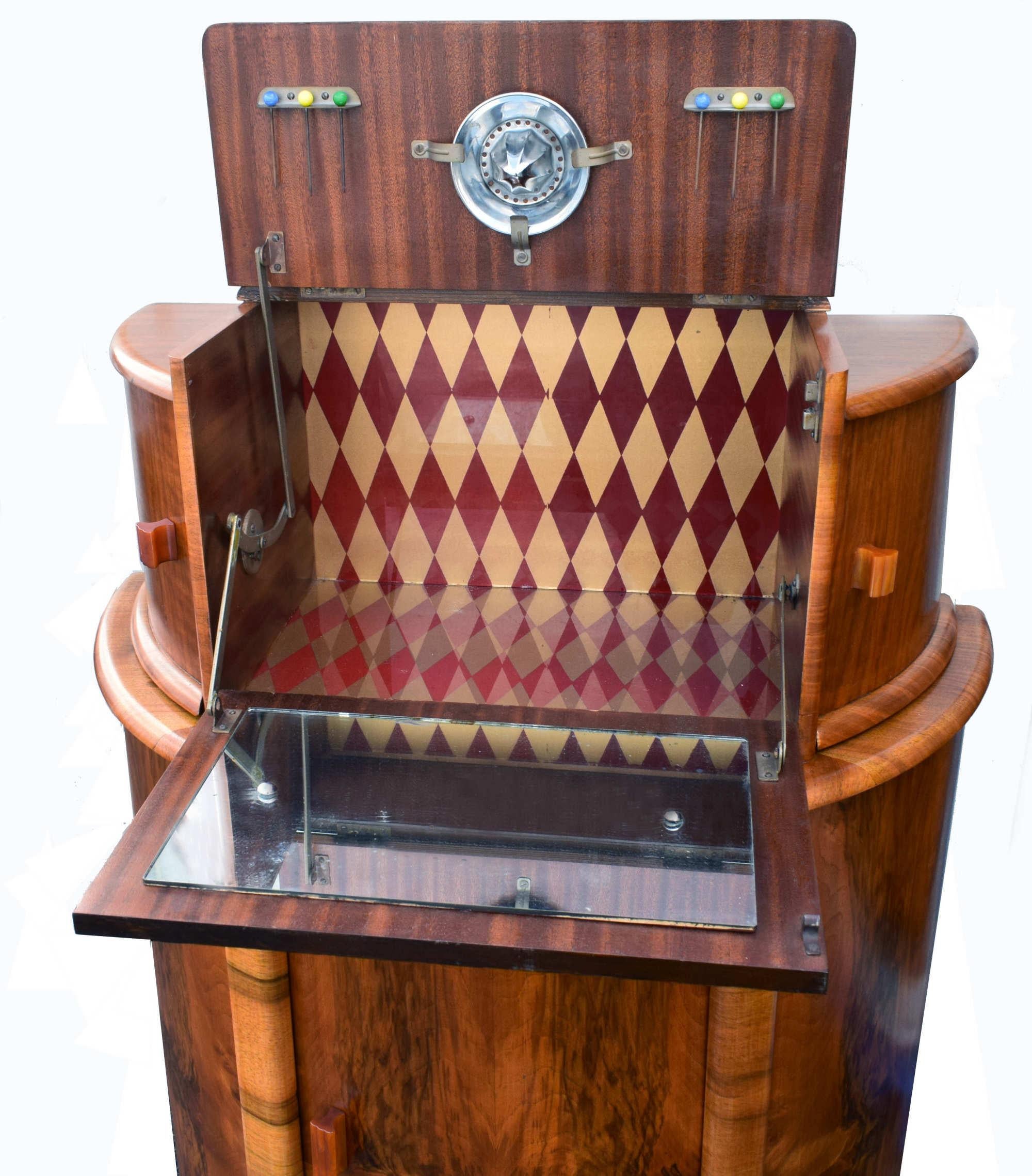 Superbly Stylish 1930s Art Deco Walnut Cocktail Cabinet Dry Bar 1