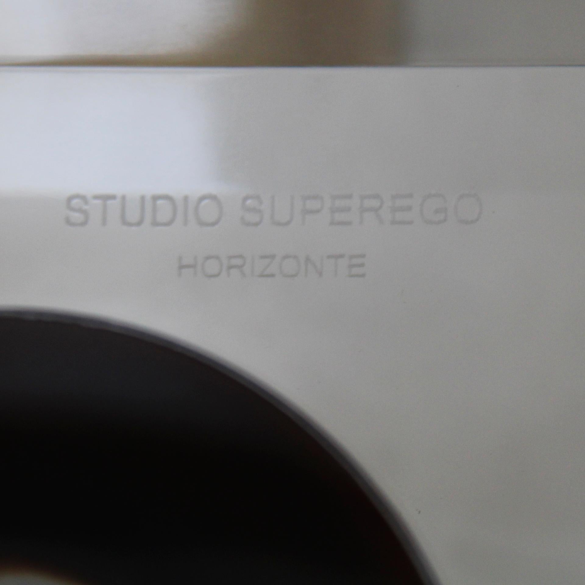 Superego Table d'appoint contemporaine moderne italienne en plexiglas et laiton en vente 4