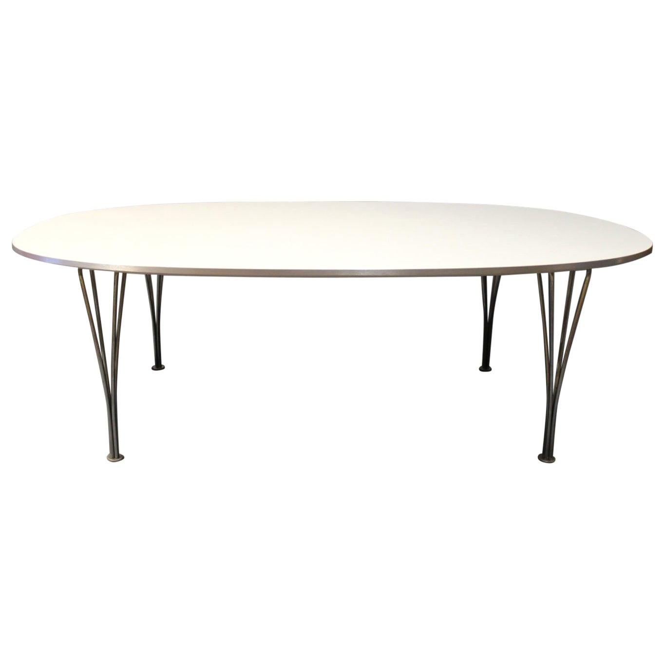 Superellipse Piet Hein coffee table designed by Arne Jacobsen, Piet Hein and Bruno Mathsson and manufactured by Fritz Hansen in 2011. The table is with white laminate and aluminum edge and a rare model.