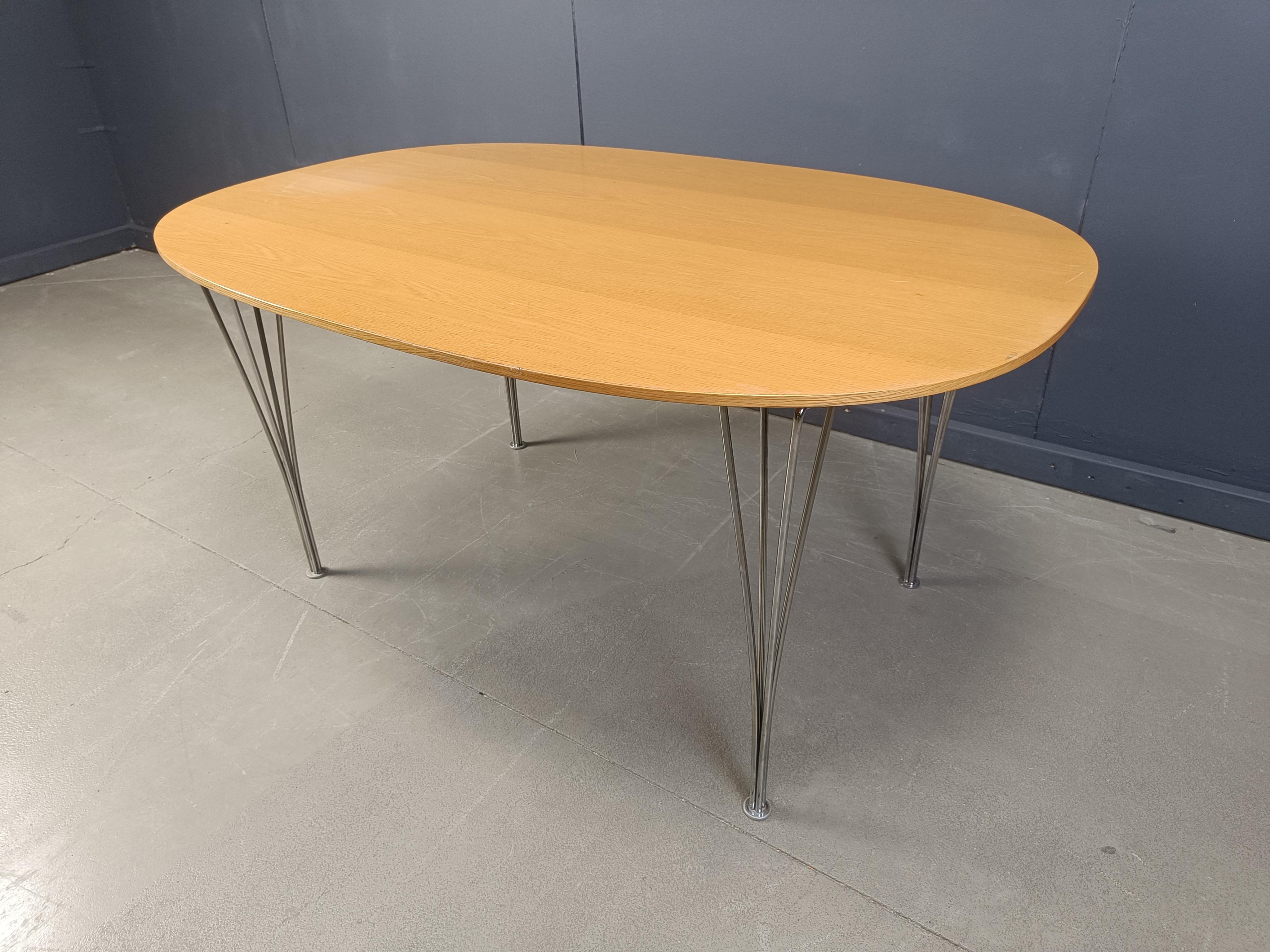Superellipse Table by Bruno Mathsson and Piet Hein for Fritz Hansen In Good Condition For Sale In Leuven, Vlaams Gewest