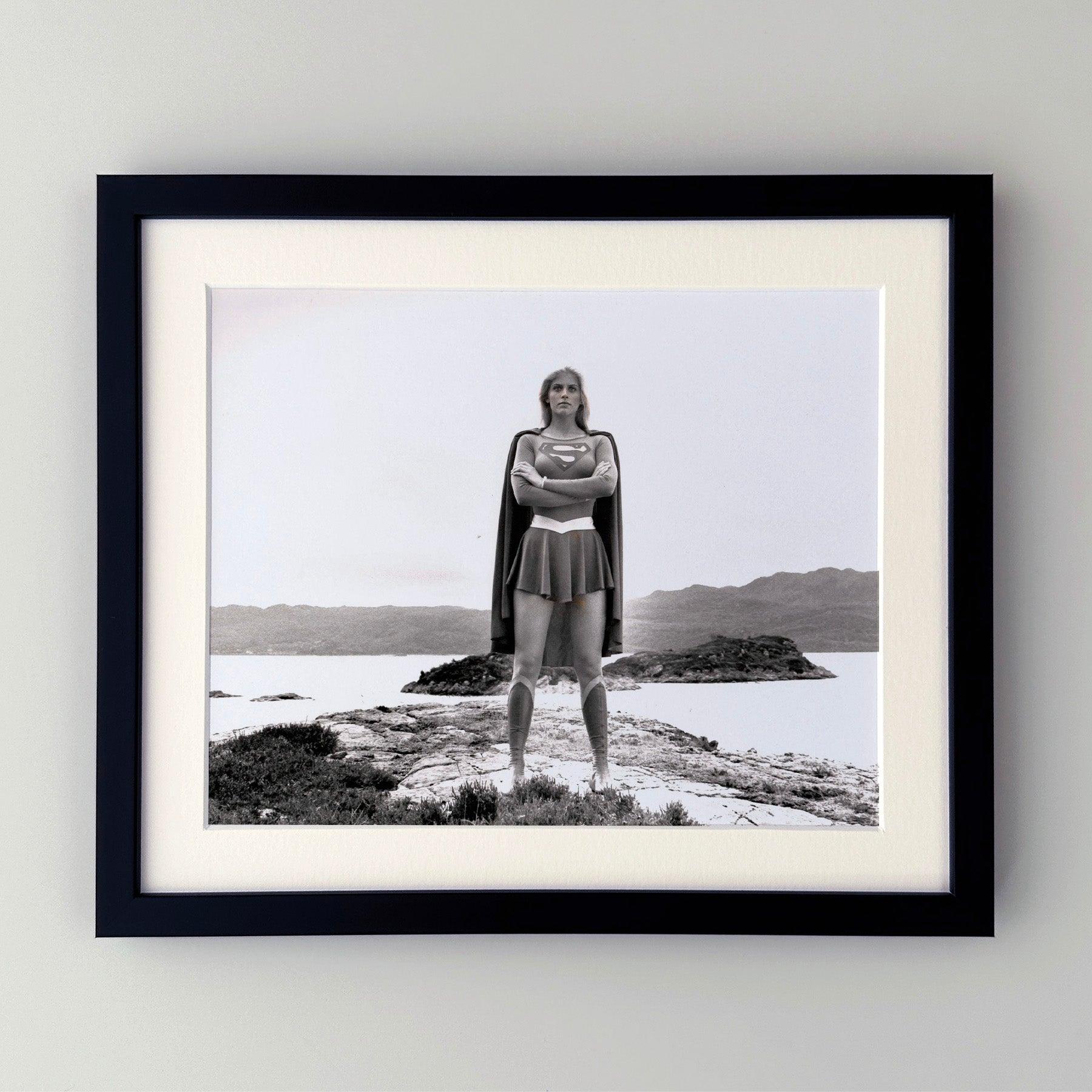 Photo publicitaire originale de 8x10 inches pour Supergirl (1984) avec Helen Slater.

Les photos de publicité (film/production) ont été créées pour aider les studios à promouvoir leurs nouveaux films. Les photos ont été incluses dans les dossiers de