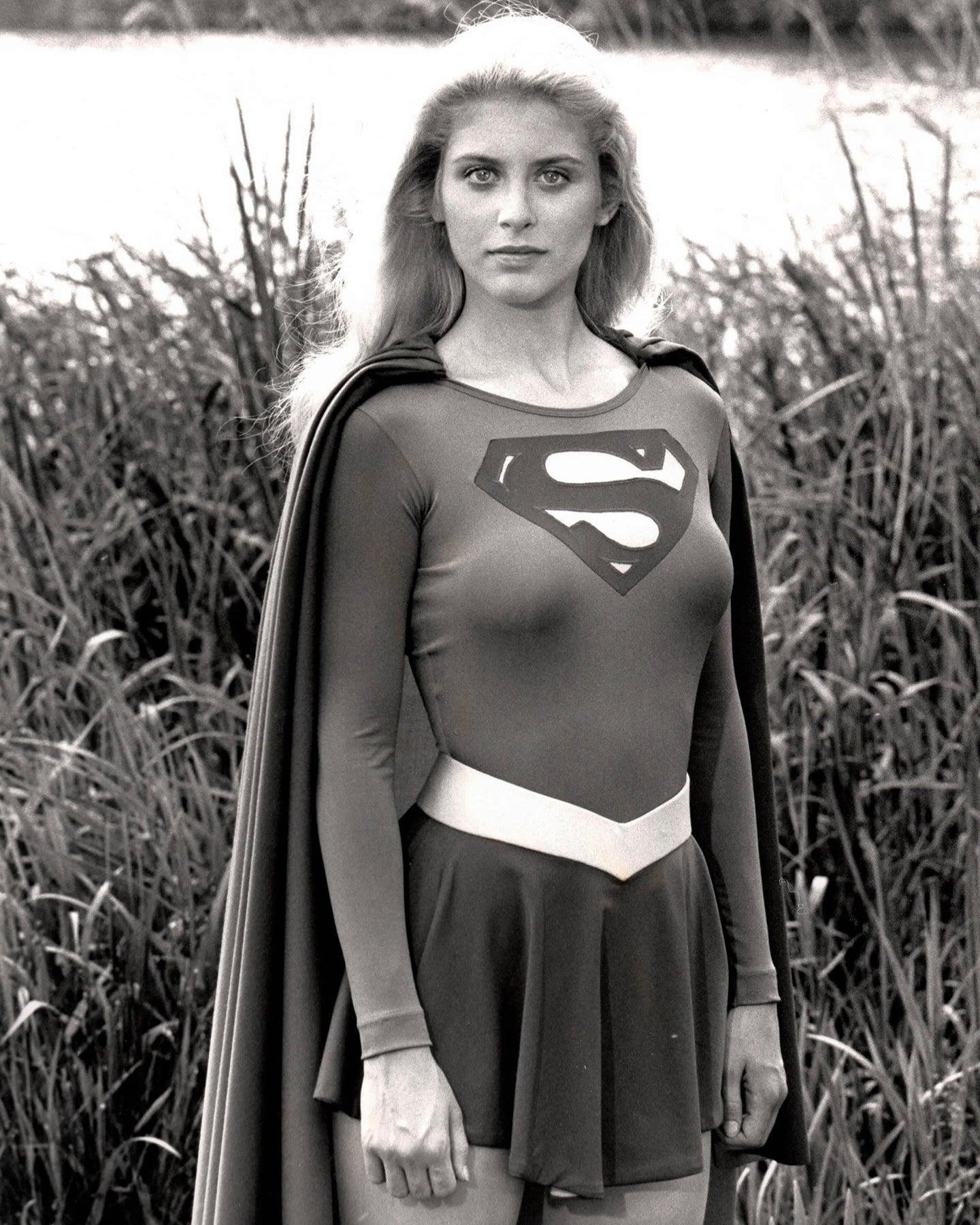 Papier Supergirl 1984 Publicity Film Movie Press Still Framed en vente